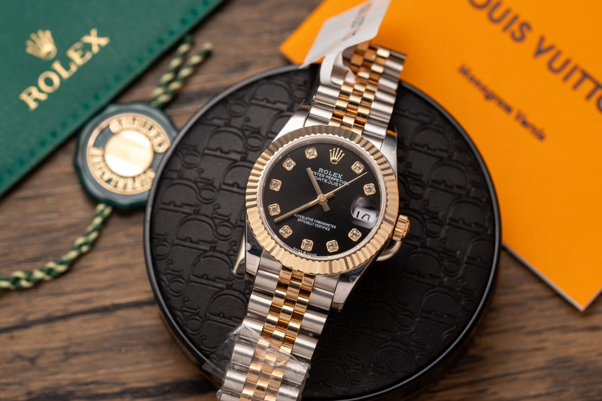 Dong-Ho-Rolex-DateJust-Boc-Vang-Mat-So-Den-Coc-Dinh-Da-31mm-1-1