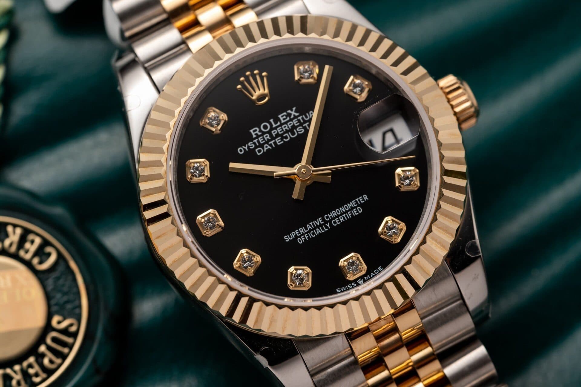 Dong-Ho-Rolex-DateJust-Boc-Vang-Mat-So-Den-Coc-Dinh-Da-31mm-2-1
