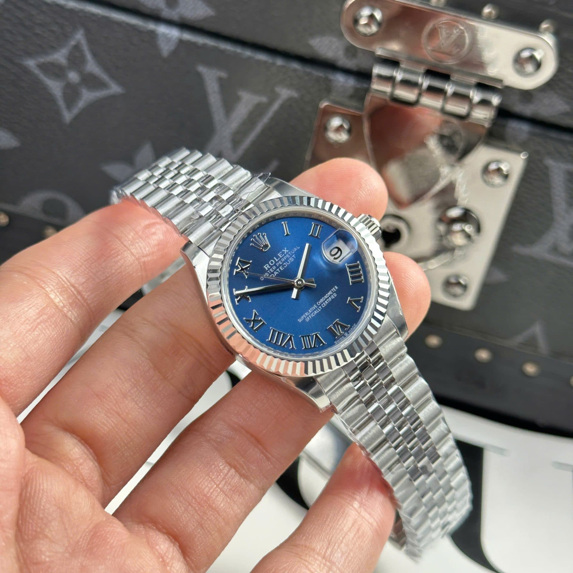 Dong-Ho-Rolex-DateJust-Clone-11-Mat-Xanh-Blue-Coc-So-La-Ma-Nha-May-THB-31mm-7-1