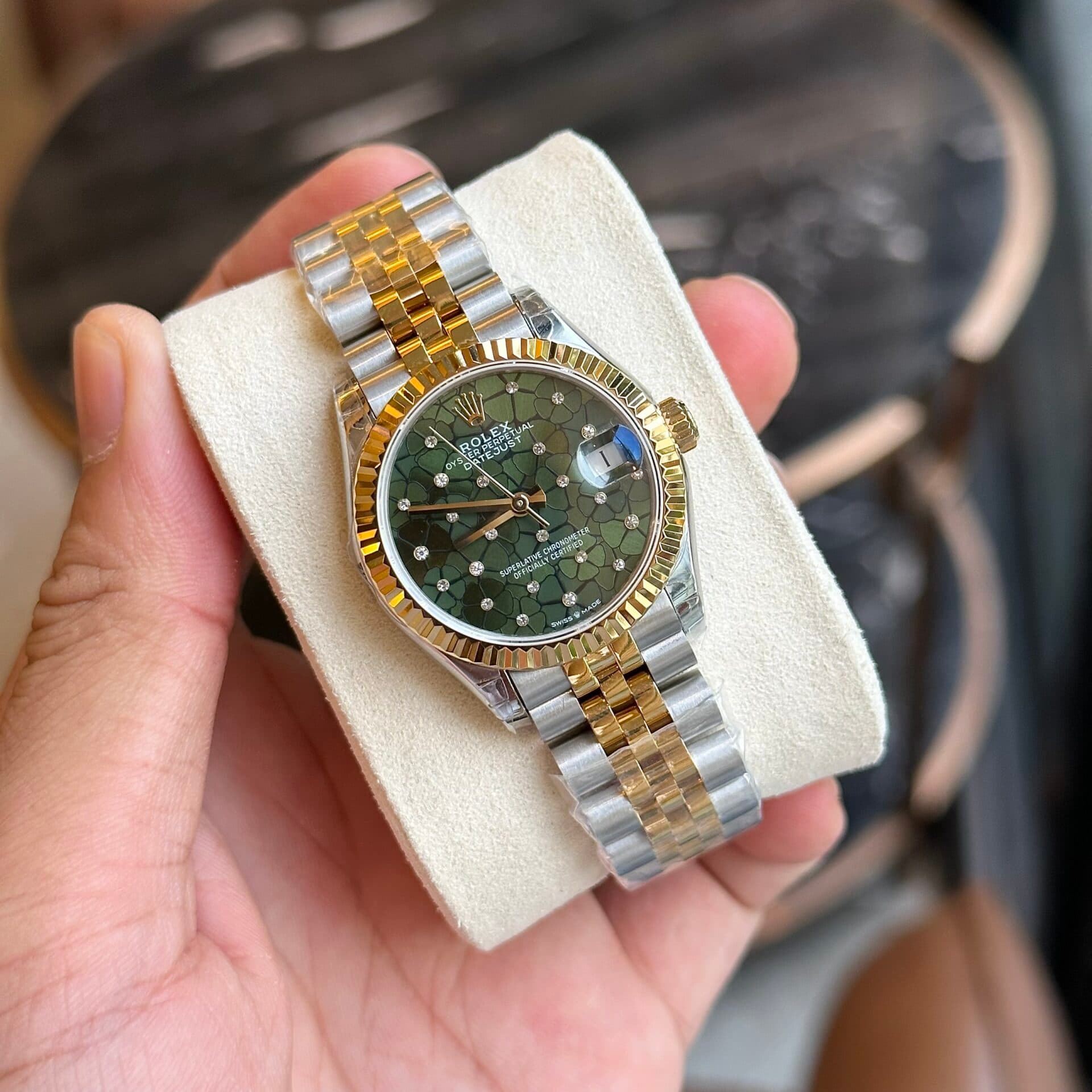 Dong-Ho-Rolex-DateJust-Demi-Gold-Mat-So-Cay-La-Xanh-1
