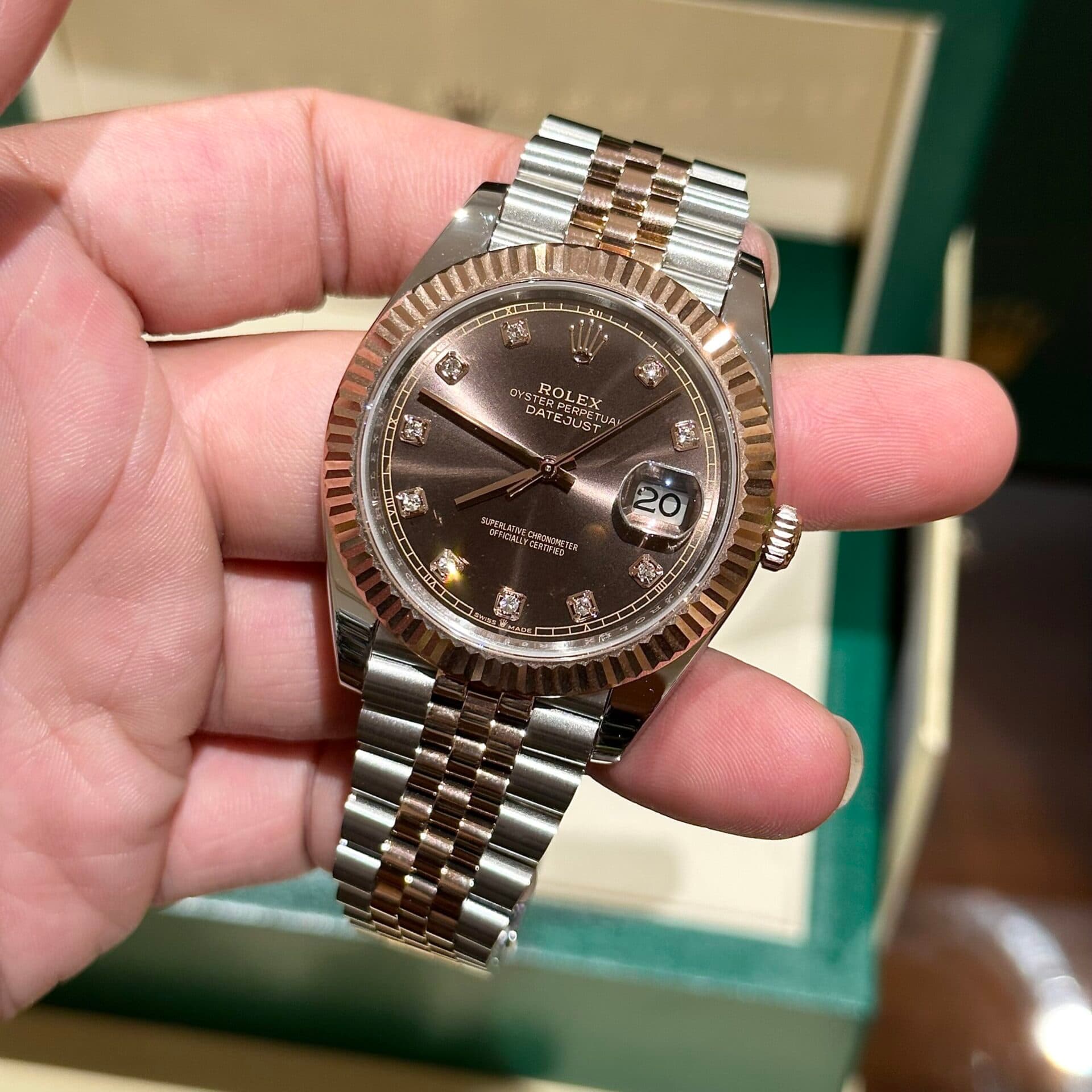 Dong-Ho-Rolex-DateJust-Mat-So-Chocolate-Super-Fake-11-EW-41mm-1-scaled-1