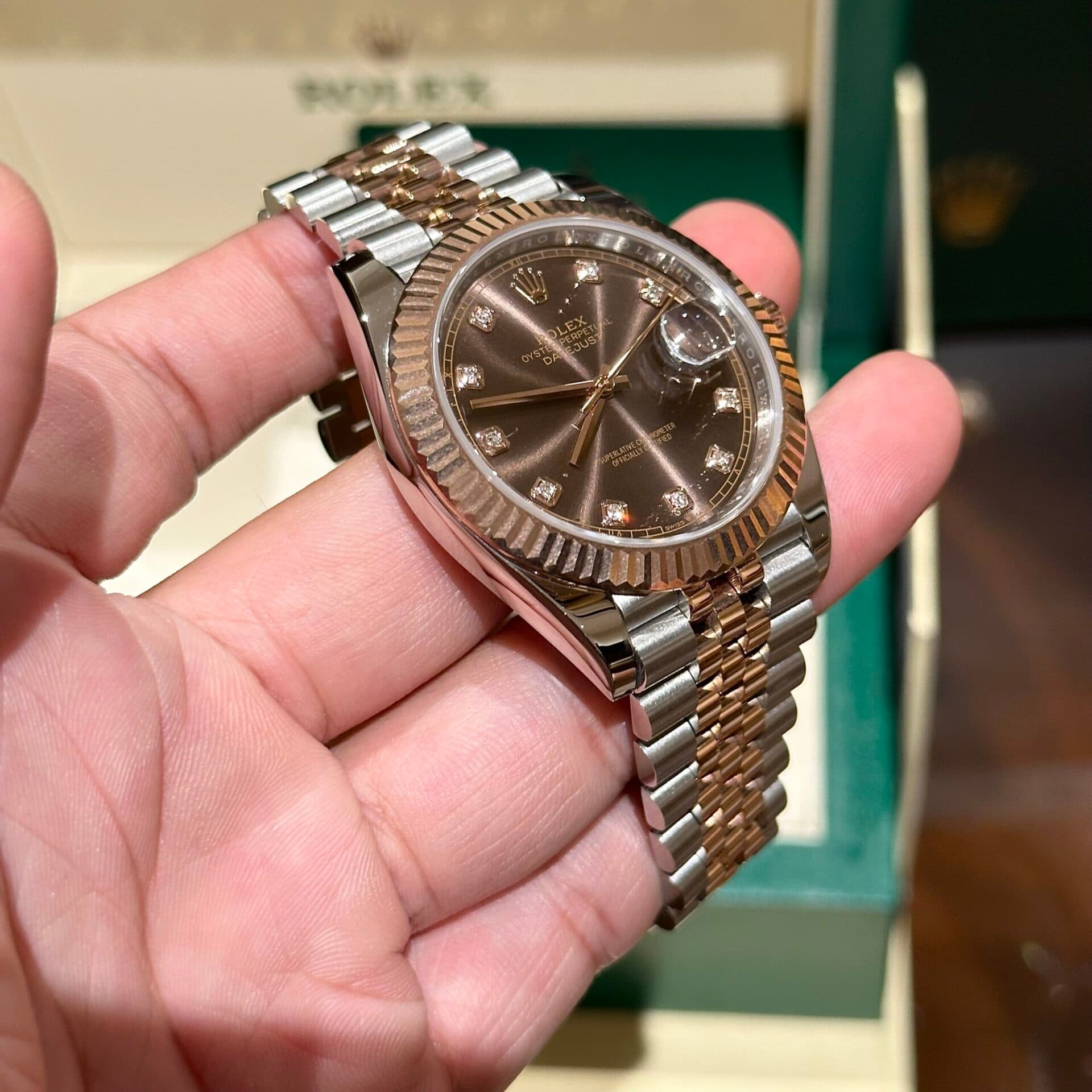 Dong-Ho-Rolex-DateJust-Mat-So-Chocolate-Super-Fake-11-EW-41mm-3-scaled-1