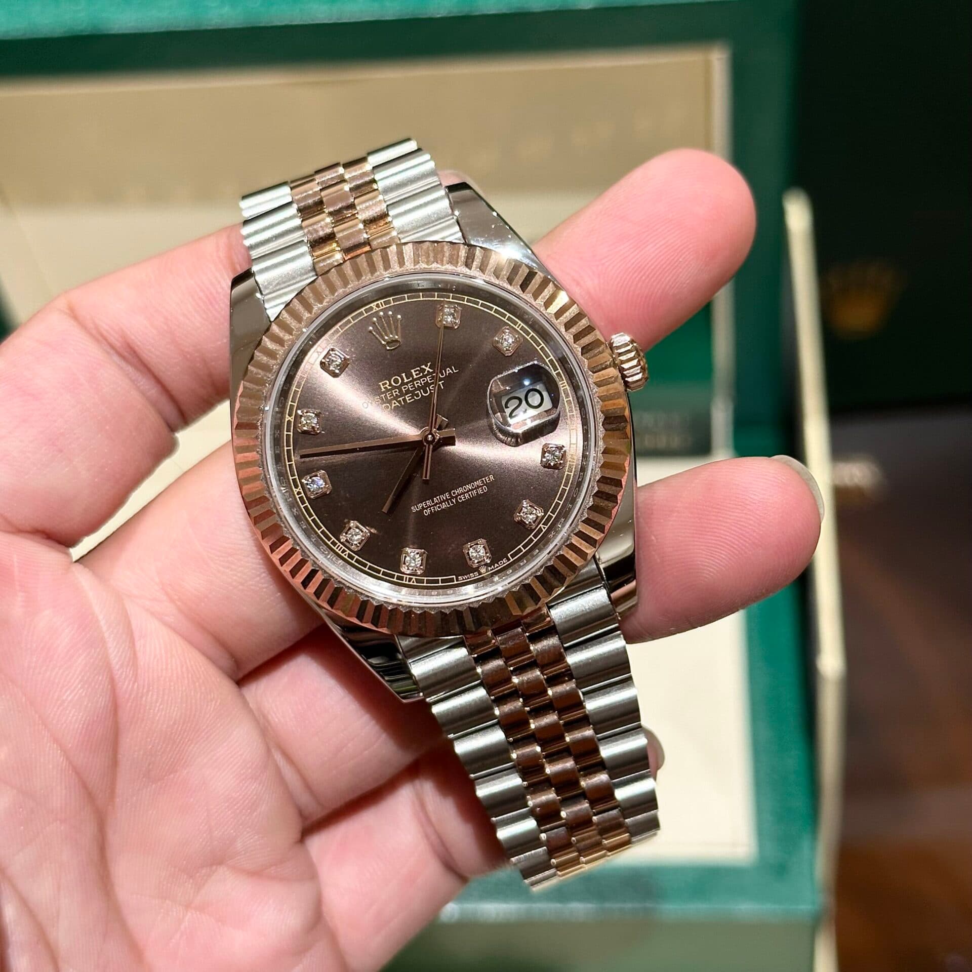 Dong-Ho-Rolex-DateJust-Mat-So-Chocolate-Super-Fake-11-EW-41mm-4-scaled-1