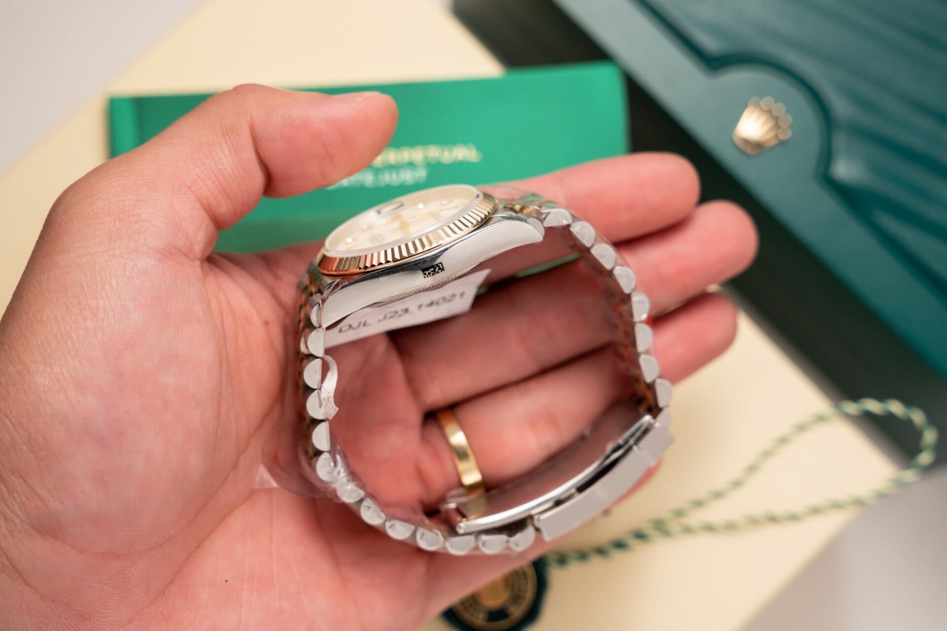 Dong-Ho-Rolex-DateJust-Mat-Xa-Cu-Boc-Vang-That-Nha-May-GM-36mm-2-1