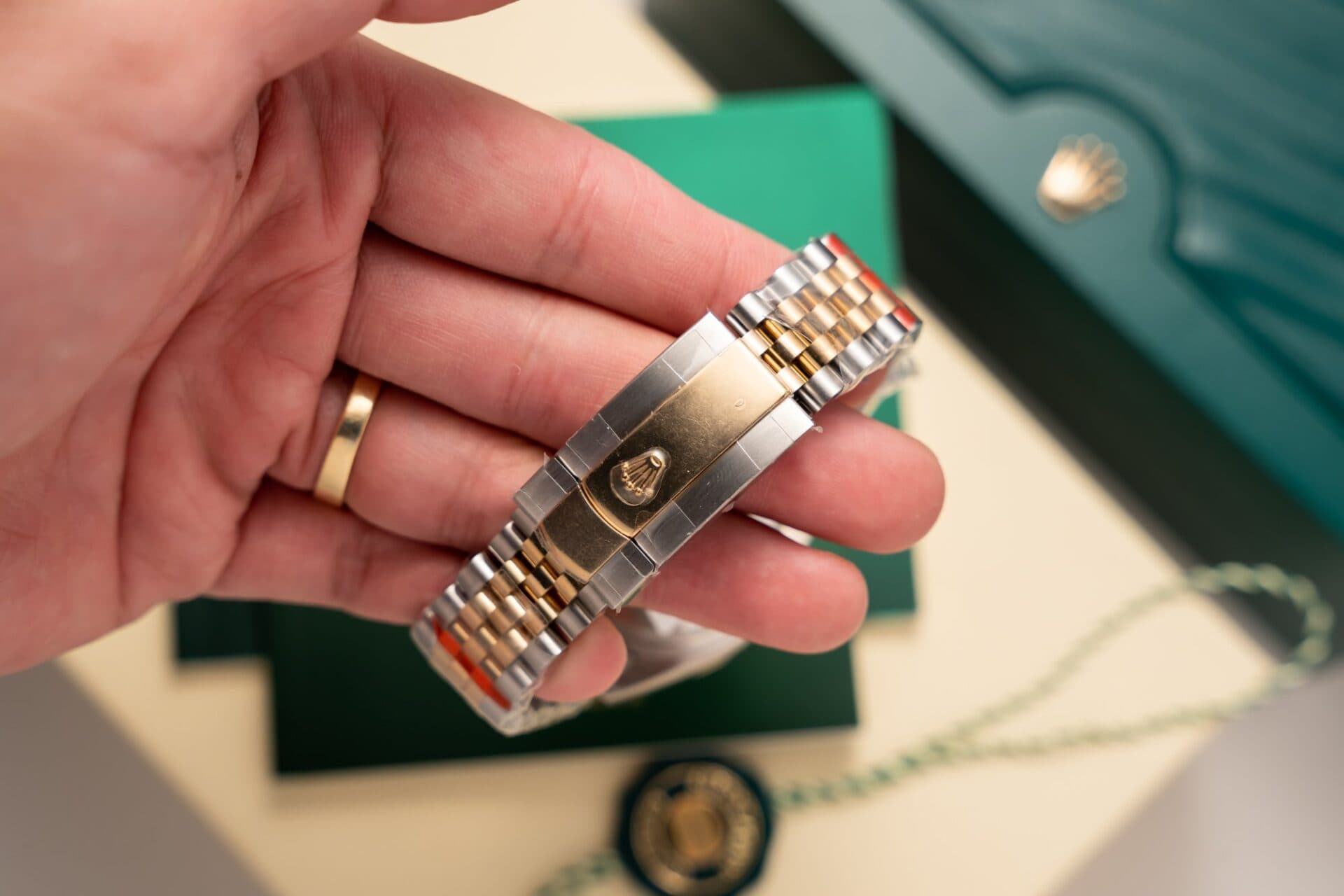 Dong-Ho-Rolex-DateJust-Mat-Xa-Cu-Boc-Vang-That-Nha-May-GM-36mm-3-1