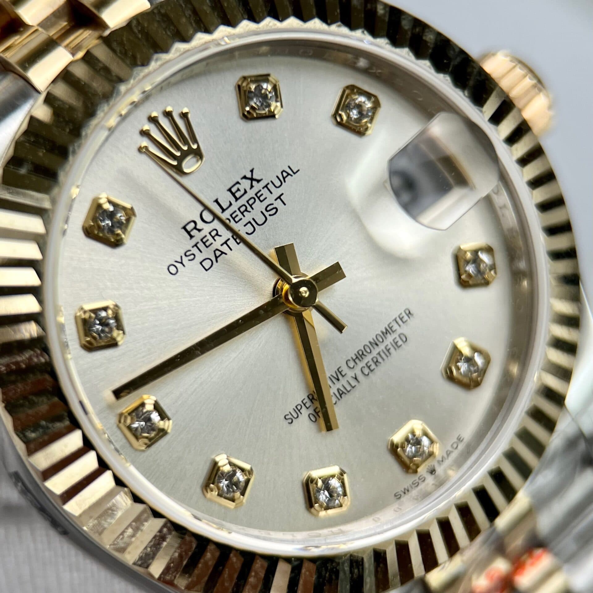 Dong-Ho-Rolex-DateJust-Nu-Boc-Vang-18K-Mat-So-Trang-Nha-May-GM-31mm-4-1