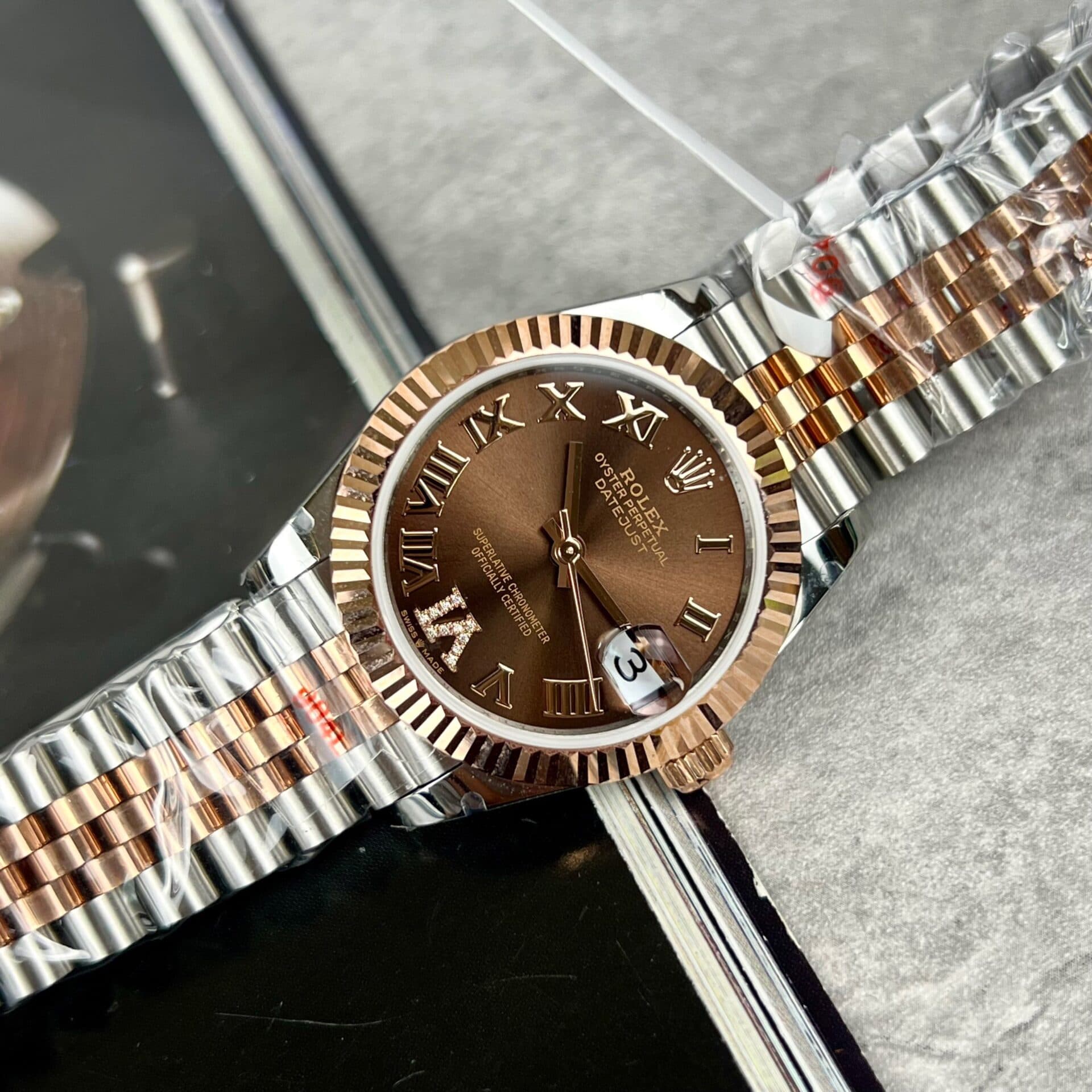 Dong-Ho-Rolex-DateJust-Nu-Boc-Vang-Mat-Chocolate-Coc-La-Ma-GM-31mm-4-1