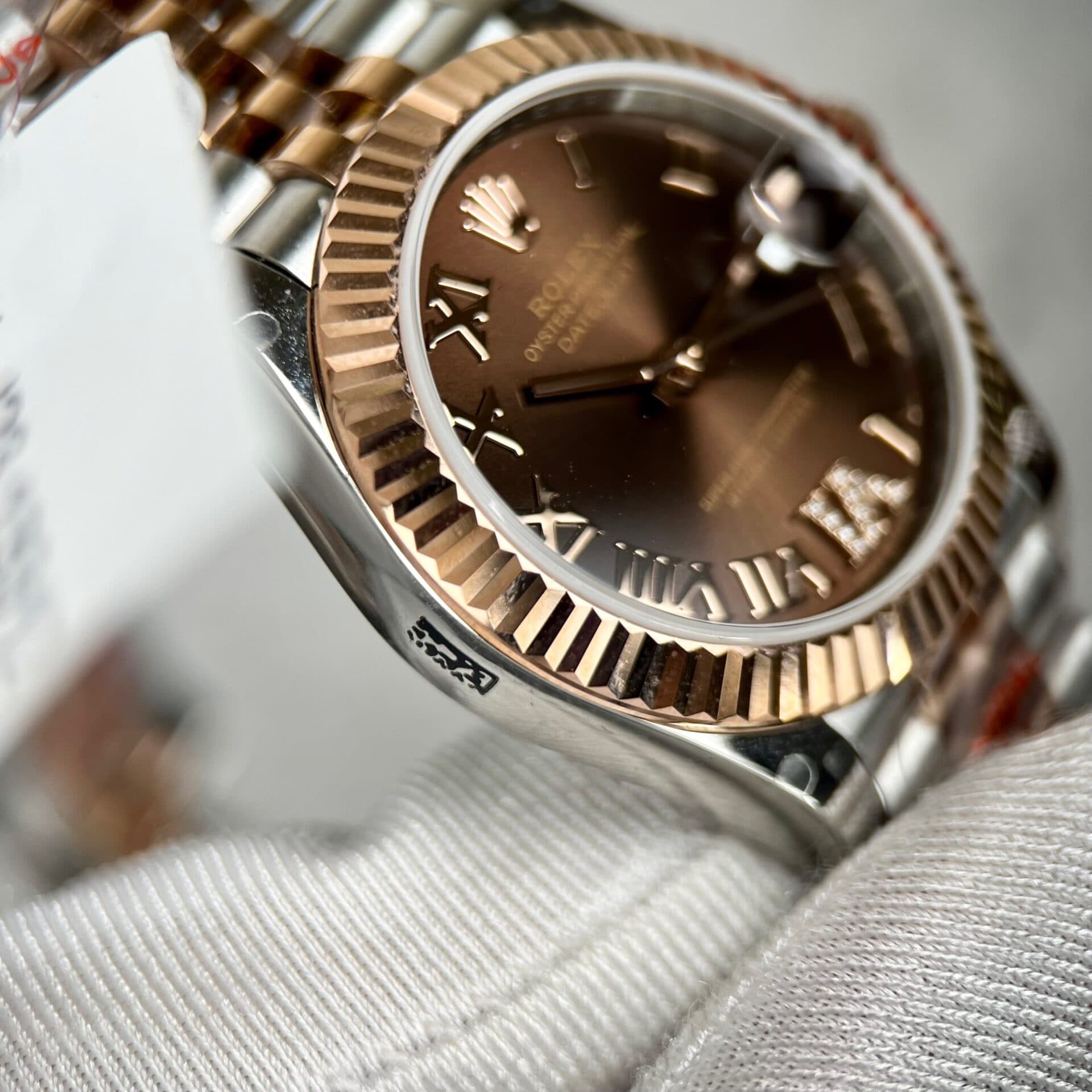 Dong-Ho-Rolex-DateJust-Nu-Boc-Vang-Mat-Chocolate-Coc-La-Ma-GM-31mm-7-1