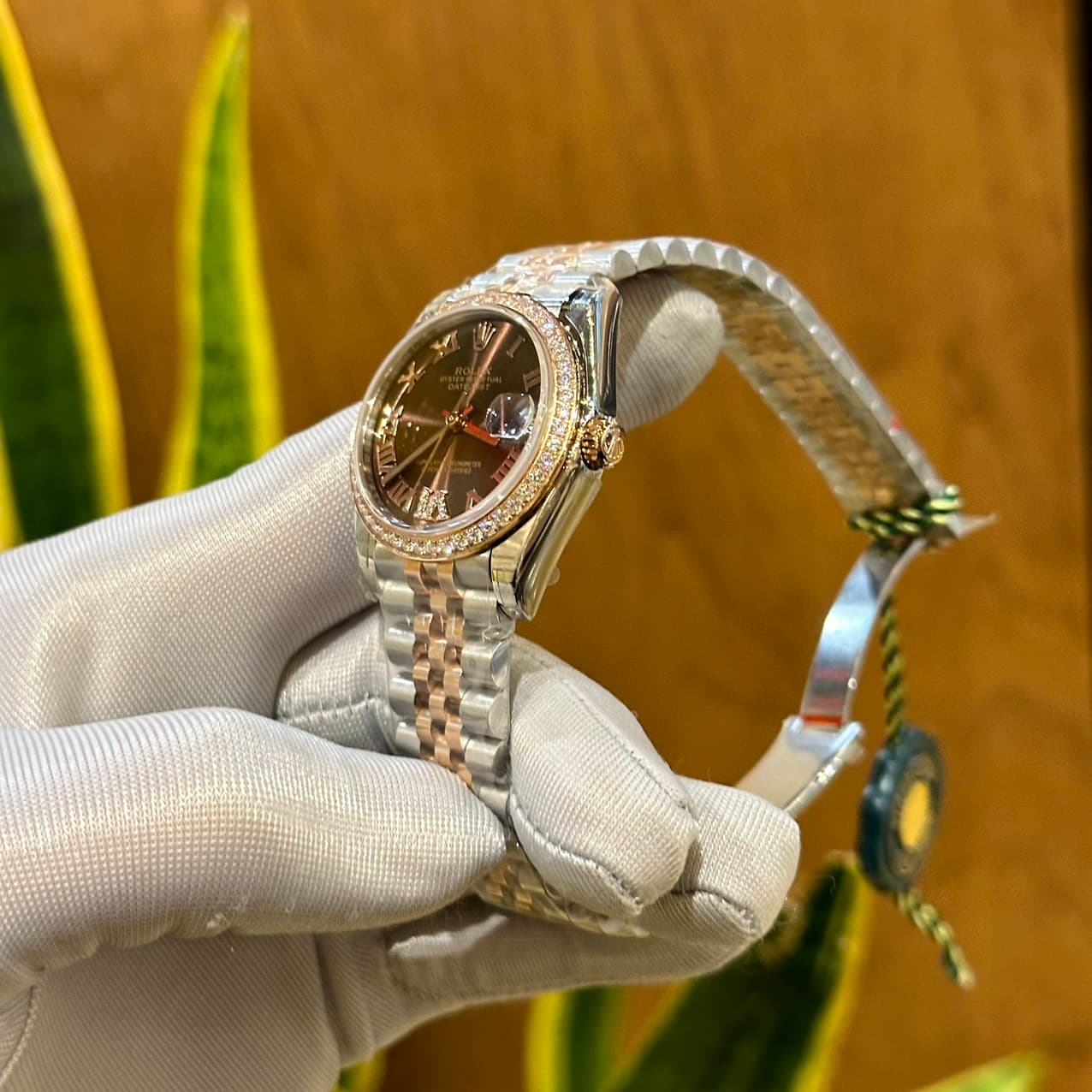 Dong-Ho-Rolex-DateJust-Nu-Dinh-Da-Mat-Chocolate-Fake-Cao-Cap-31mm-3-1