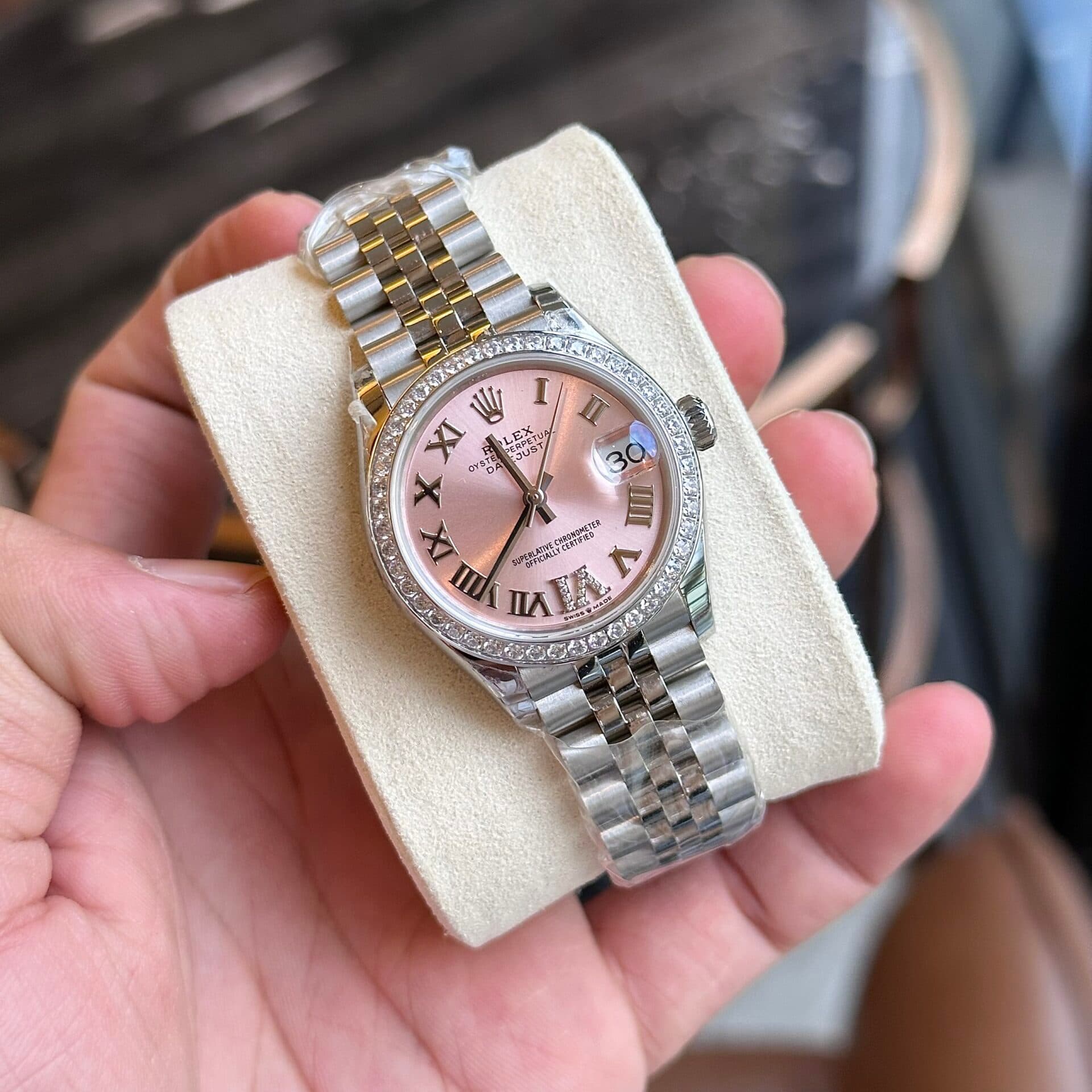 Dong-Ho-Rolex-DateJust-Nu-Dinh-Da-Mat-So-Mau-Hong-EW-31mm-4-1