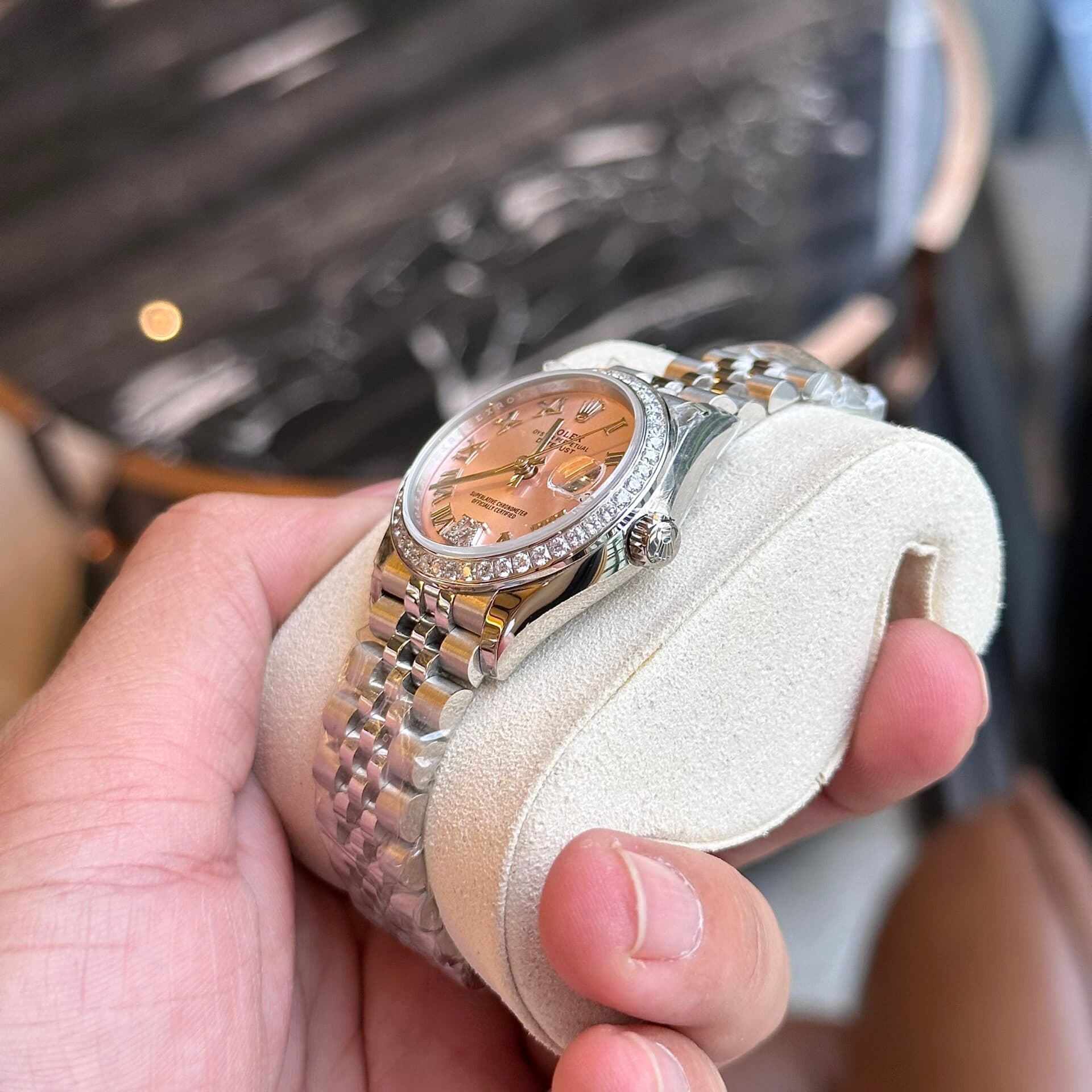 Dong-Ho-Rolex-DateJust-Nu-Dinh-Da-Mat-So-Mau-Hong-EW-31mm-5-1
