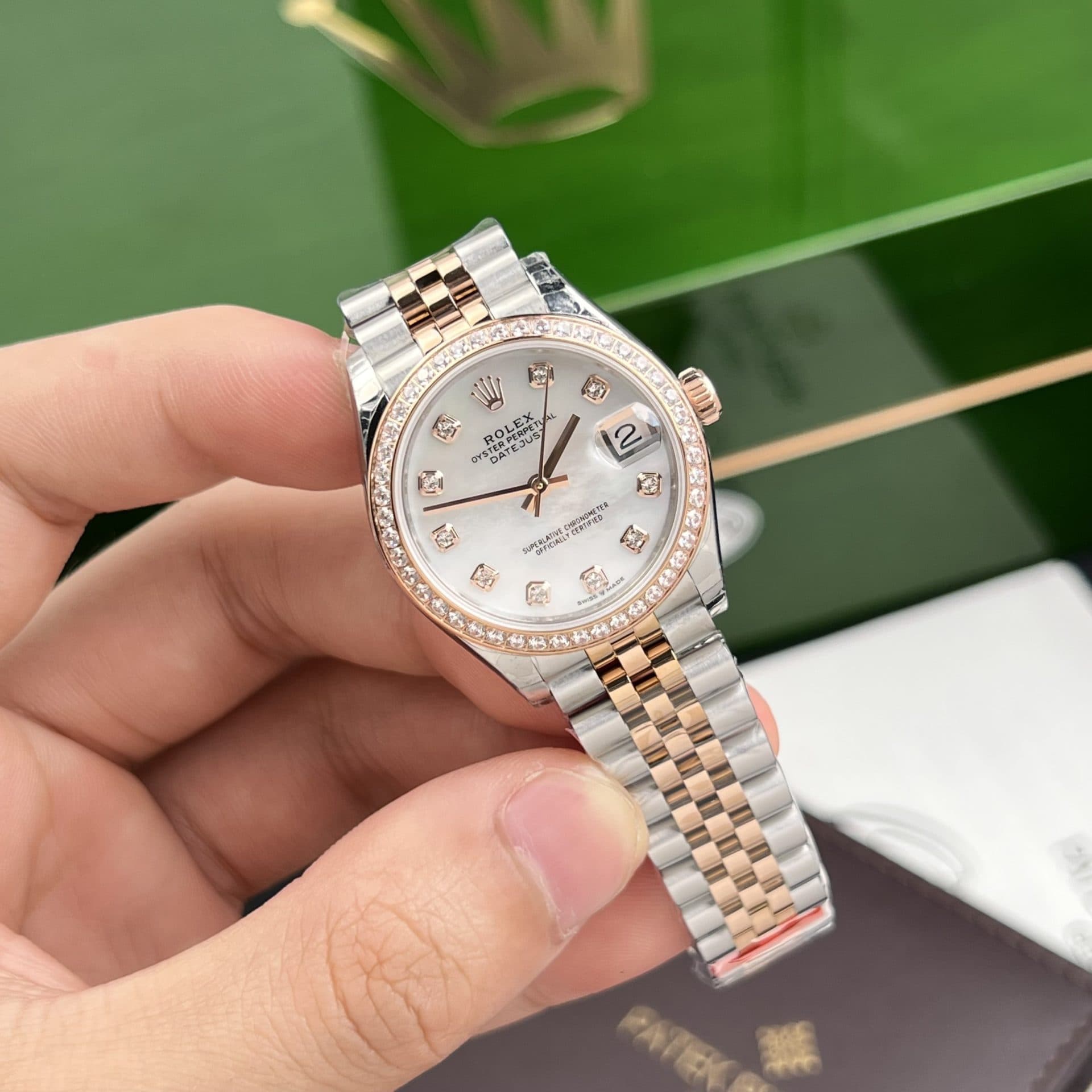 Dong-Ho-Rolex-DateJust-Nu-Dinh-Da-Mat-Xa-Cu-Demi-Rose-EWF-31mm-4-1