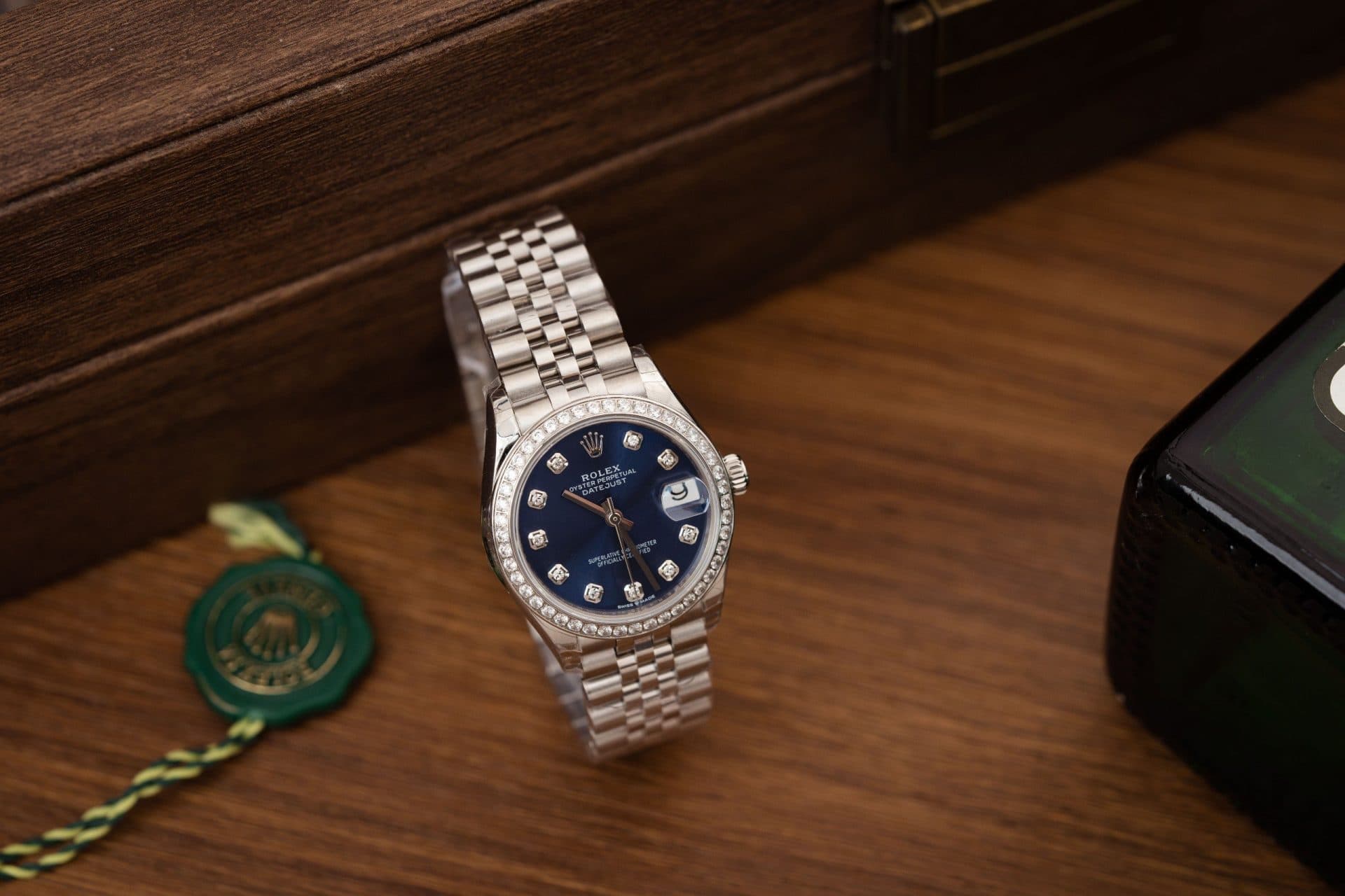Dong-Ho-Rolex-DateJust-Nu-Dinh-Da-Mat-Xanh-Blue-May-Thuy-Sy-3-1
