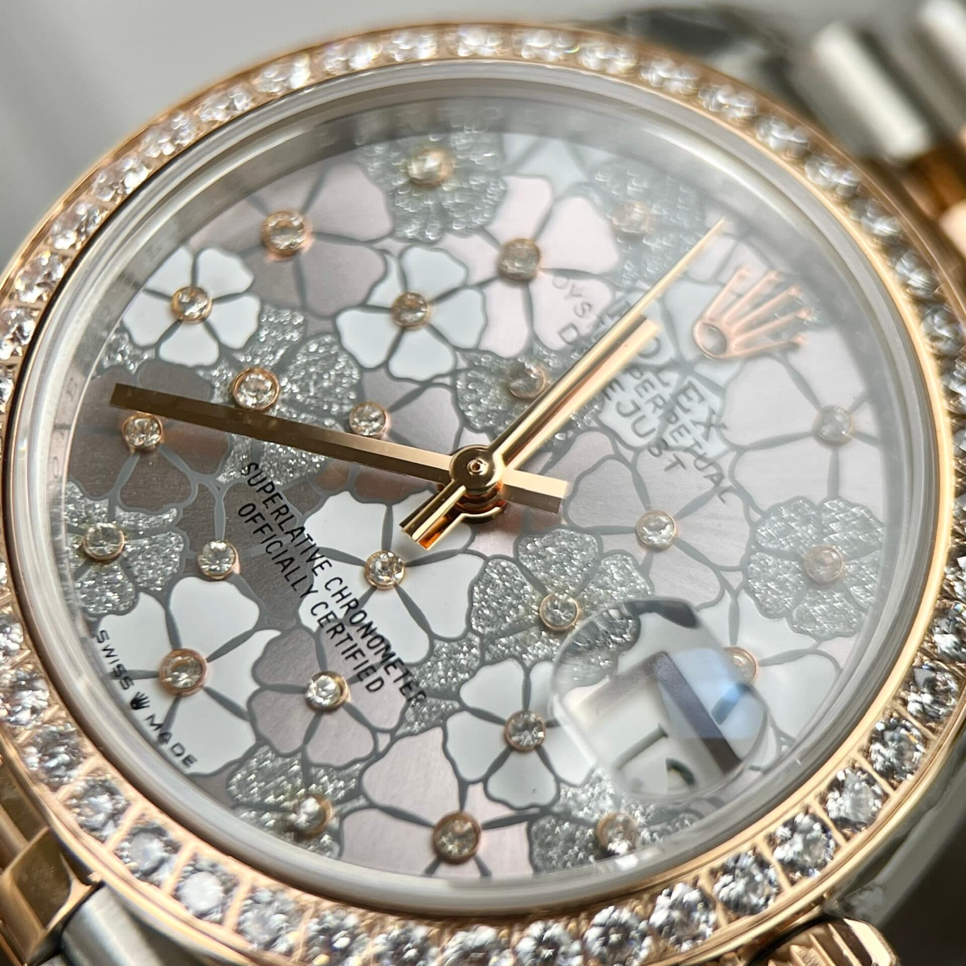 Dong-Ho-Rolex-DateJust-Nu-Mat-Hoa-La-Dinh-Da-Replica-31mm-2-1