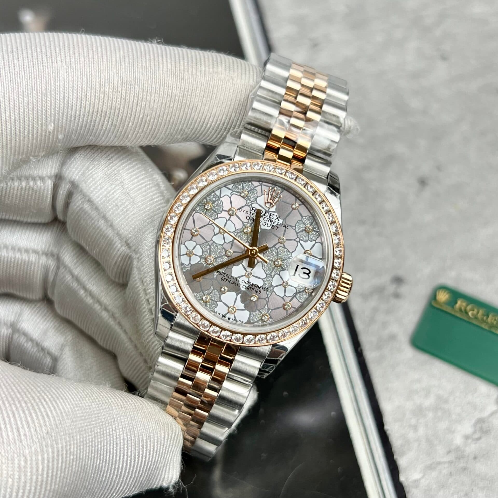 Dong-Ho-Rolex-DateJust-Nu-Mat-Hoa-La-Dinh-Da-Replica-31mm-4-1