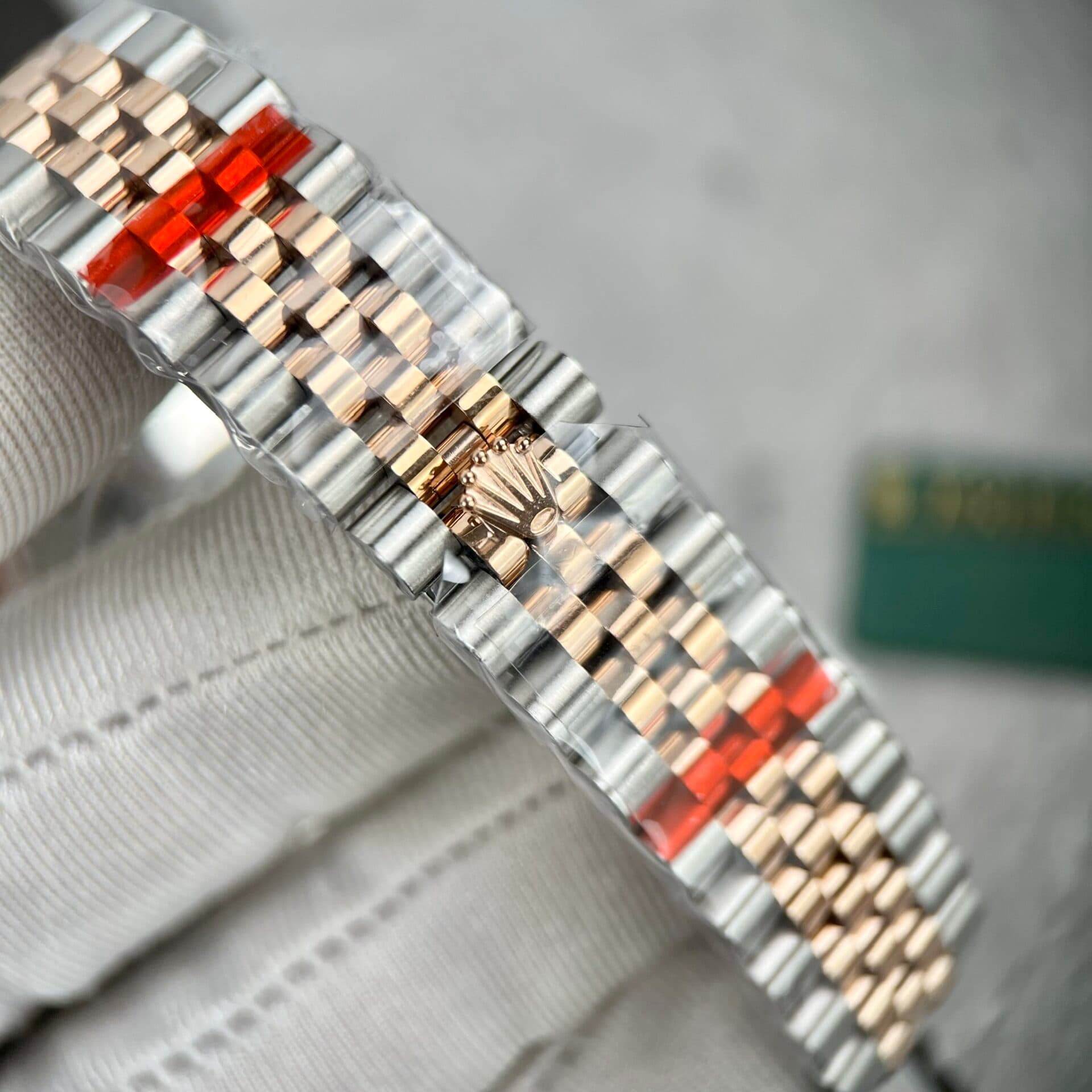 Dong-Ho-Rolex-DateJust-Nu-Mat-Hoa-La-Dinh-Da-Replica-31mm-6-1