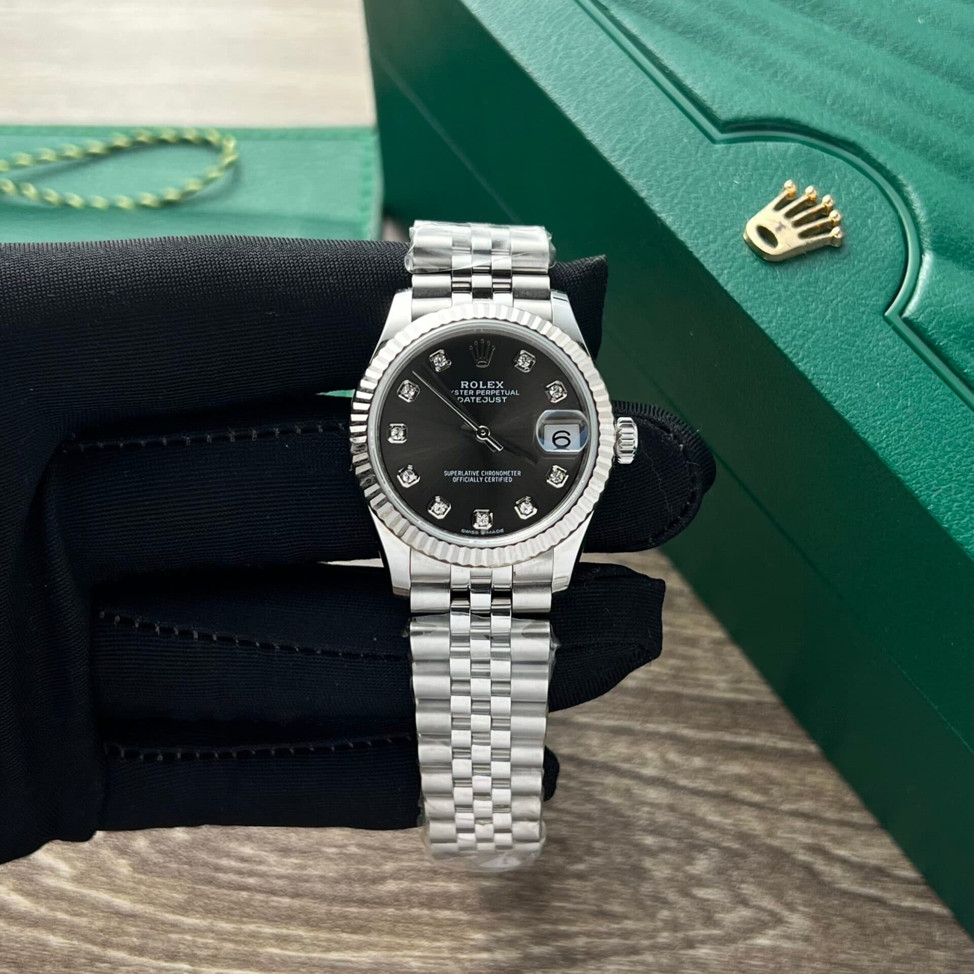 Dong-Ho-Rolex-DateJust-Nu-Mat-Xam-Chai-Tia-Replica-11-31mm-3-scaled-1
