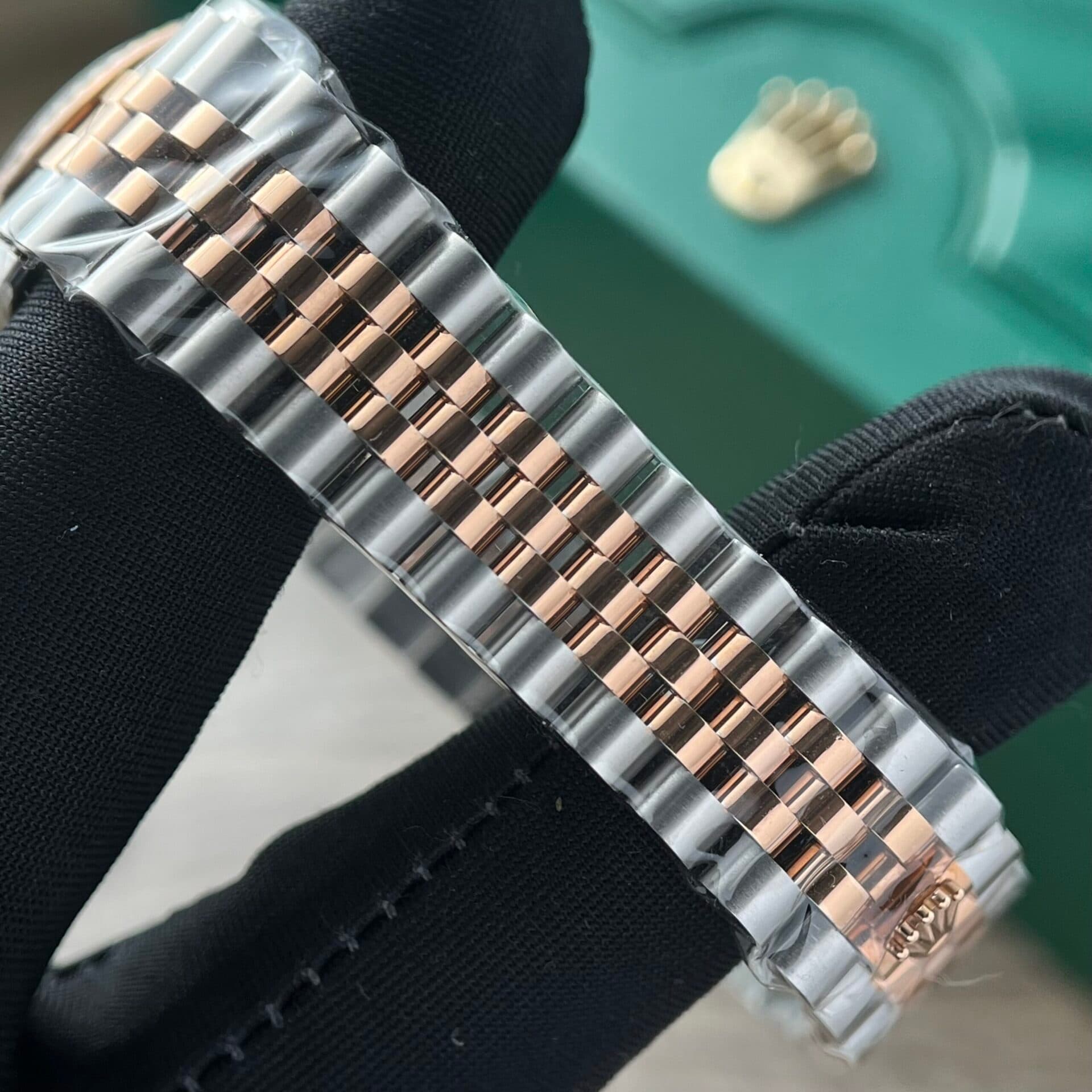 Dong-Ho-Rolex-DateJust-Nu-Vang-Hong-Coc-So-Dinh-Da-31mm-2-scaled-1