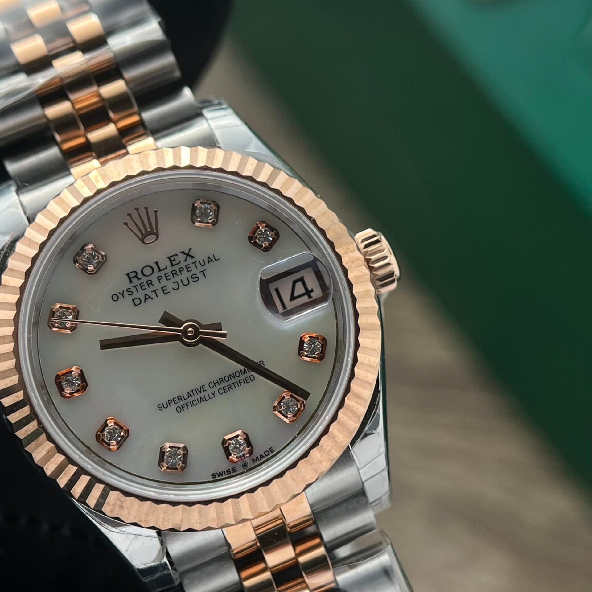 Dong-Ho-Rolex-DateJust-Nu-Vang-Hong-Coc-So-Dinh-Da-31mm-6-scaled-1