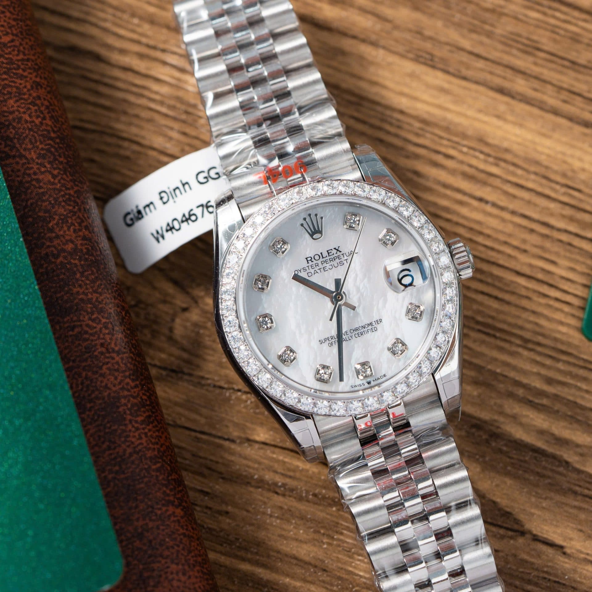 Dong-Ho-Rolex-DateJust-Rep-11-Nu-Mat-MOP-Nieng-Do-Kim-Cuong-Moissanite-31mm-12-1
