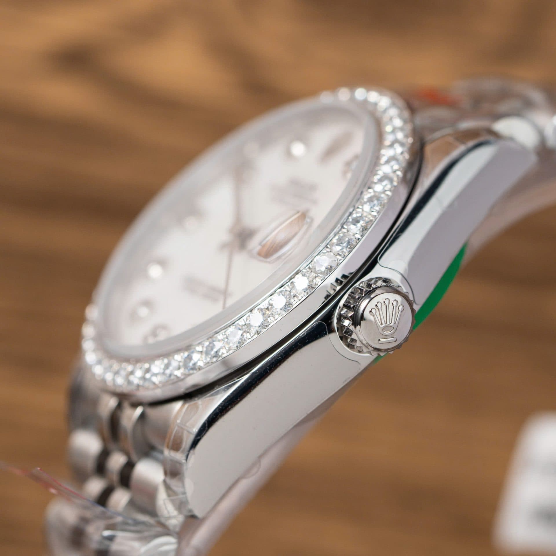 Dong-Ho-Rolex-DateJust-Rep-11-Nu-Mat-MOP-Nieng-Do-Kim-Cuong-Moissanite-31mm-7-1