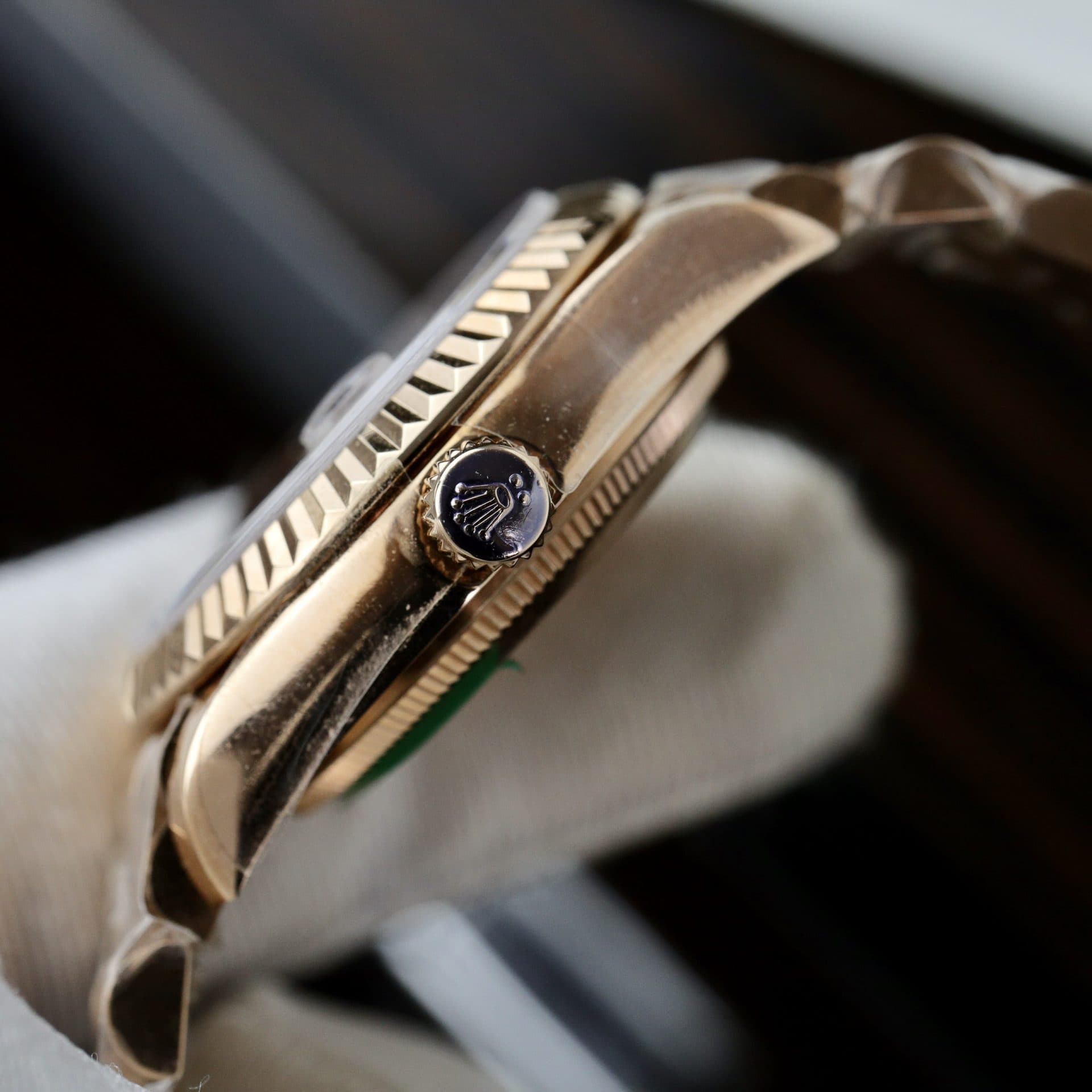 Dong-Ho-Rolex-DateJust-Replica-11-Nu-Mat-So-Buom-Dinh-Da-31mm-8-1