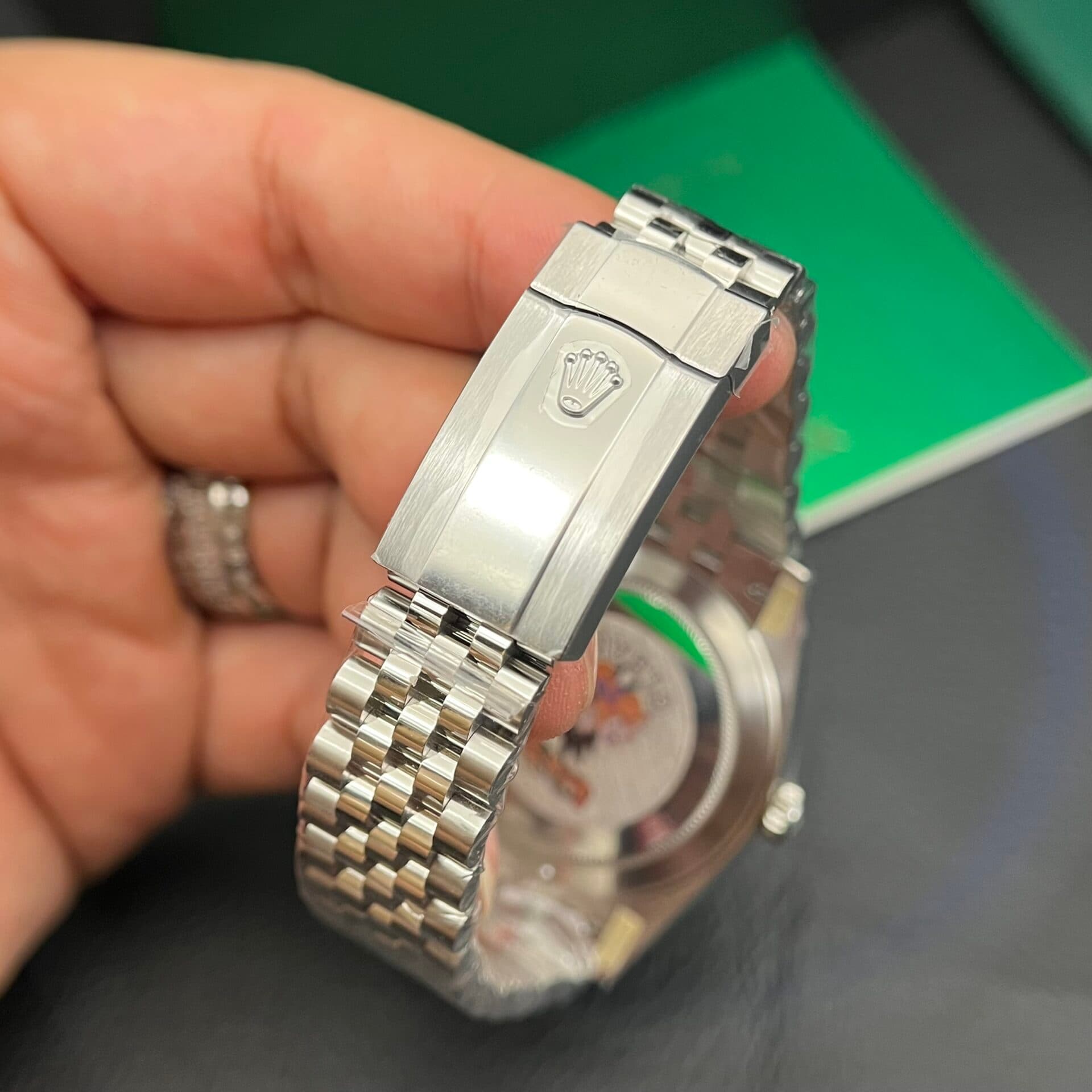 Dong-Ho-Rolex-Datejust-126234-Mat-Xep-Gach-Mau-Xanh-La-VS-36mm-1-1