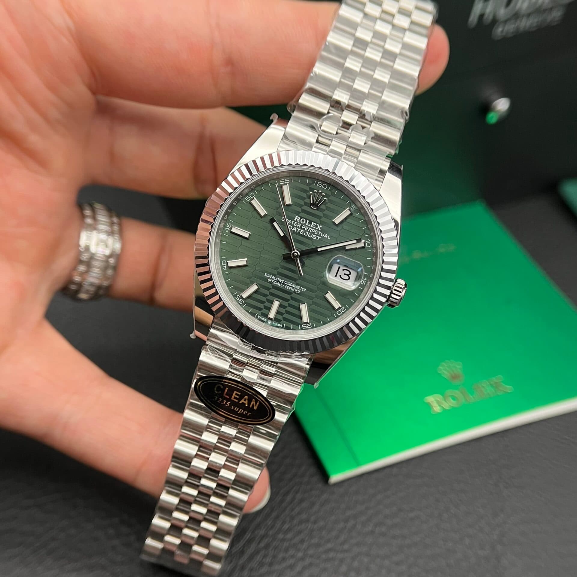 Dong-Ho-Rolex-Datejust-126234-Mat-Xep-Gach-Mau-Xanh-La-VS-36mm-2-1