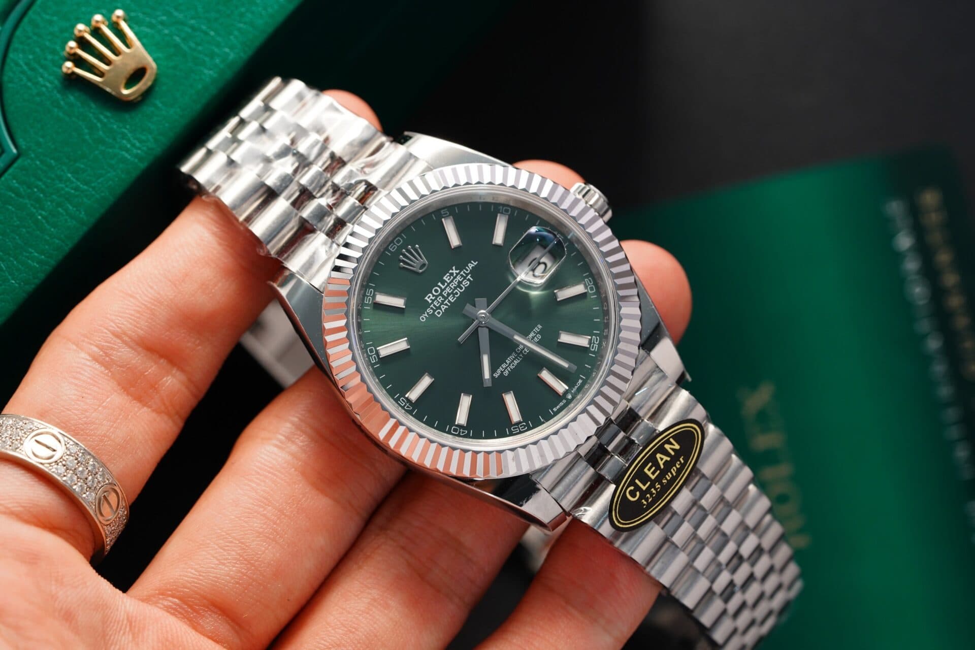 Dong-Ho-Rolex-Datejust-126334-Rep-11-Mat-Xanh-La-Clean-41mm-2-1