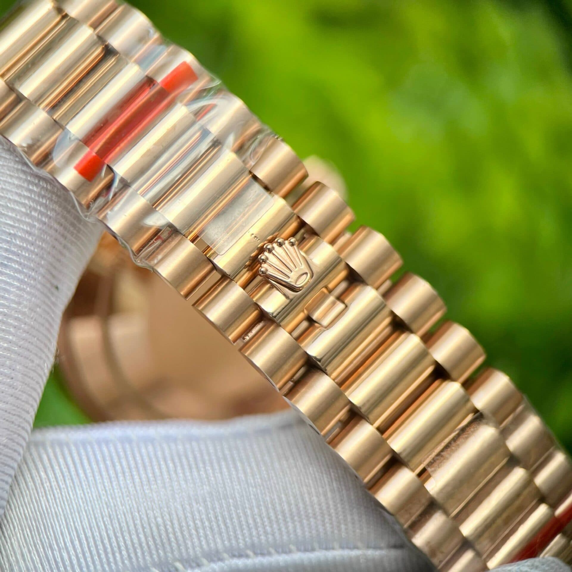 Dong-Ho-Rolex-Day-Date-228235-Mat-Hong-Coc-So-Dinh-Da-GM-Factory-40mm-9-1