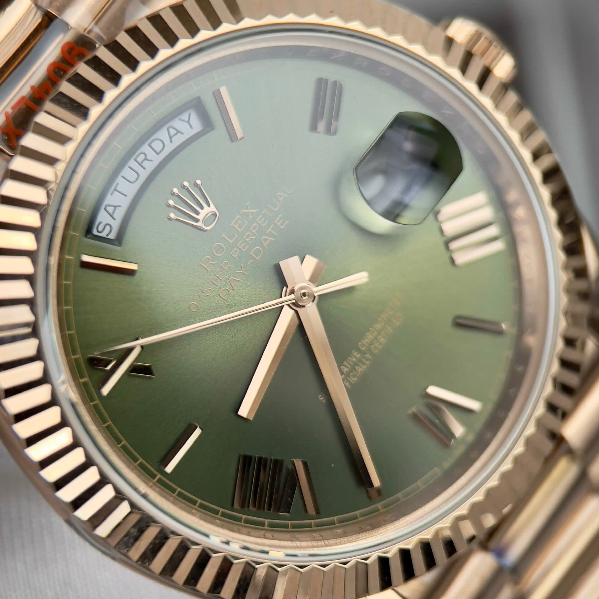 Dong-Ho-Rolex-Day-Date-228235-Mat-Xanh-La-Cay-Nha-May-GM-4-1