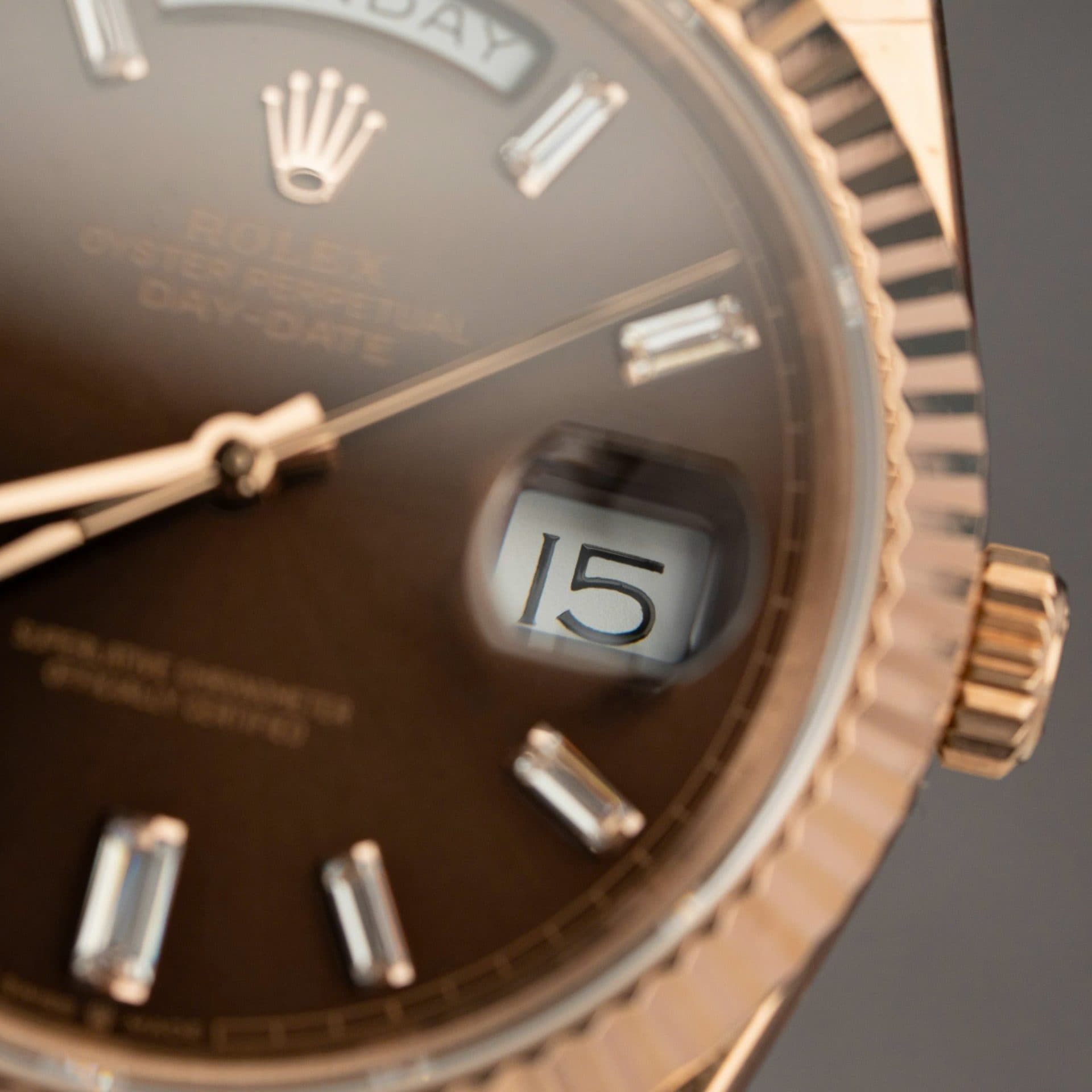 Dong-Ho-Rolex-Day-Date-228235-Replica-11-Mat-Chocolate-Trong-Luong-185gram-Nha-May-QF-40mm-2-1