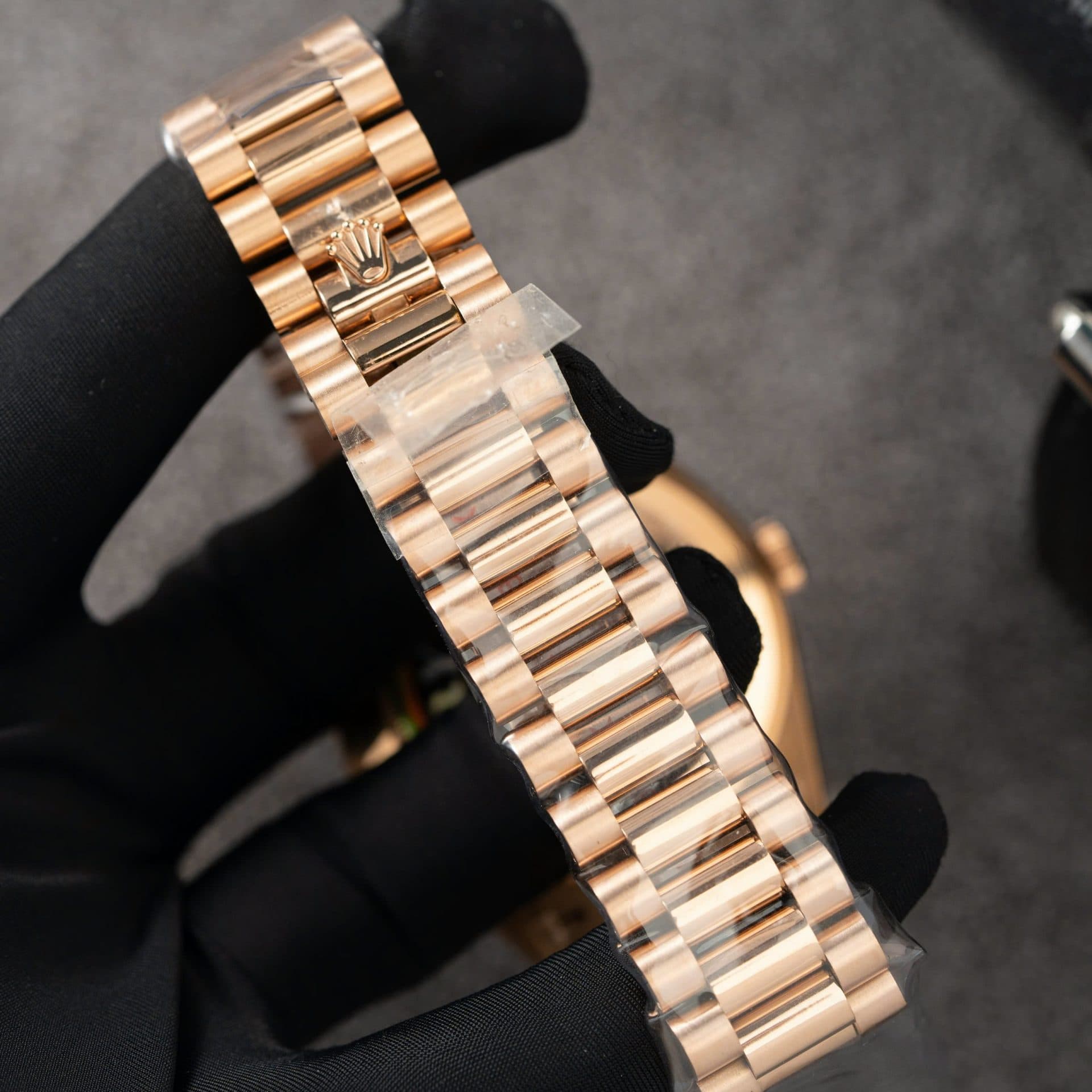 Dong-Ho-Rolex-Day-Date-228235-Replica-11-Mat-Chocolate-Trong-Luong-185gram-Nha-May-QF-40mm-4-1