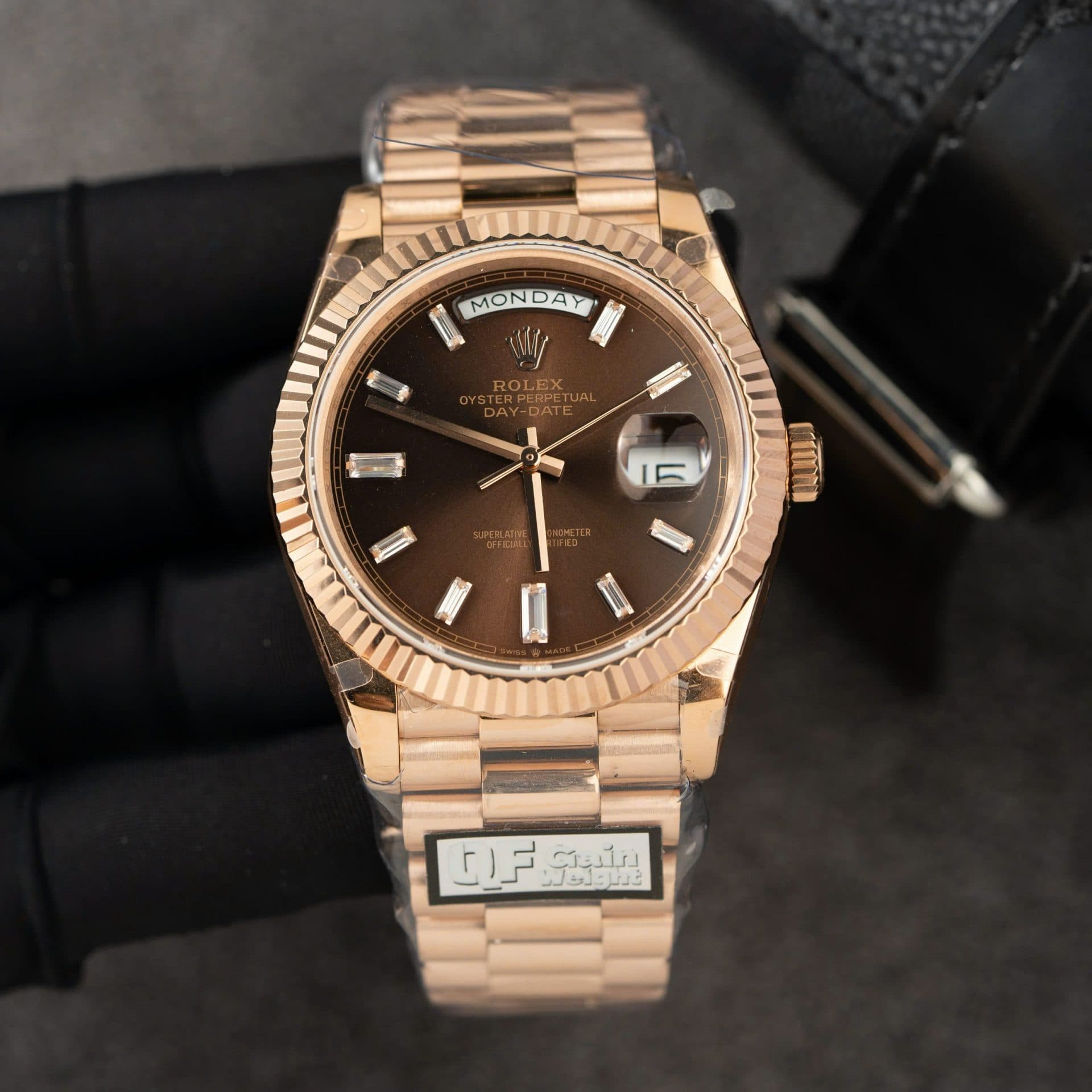 Dong-Ho-Rolex-Day-Date-228235-Replica-11-Mat-Chocolate-Trong-Luong-185gram-Nha-May-QF-40mm-6-1
