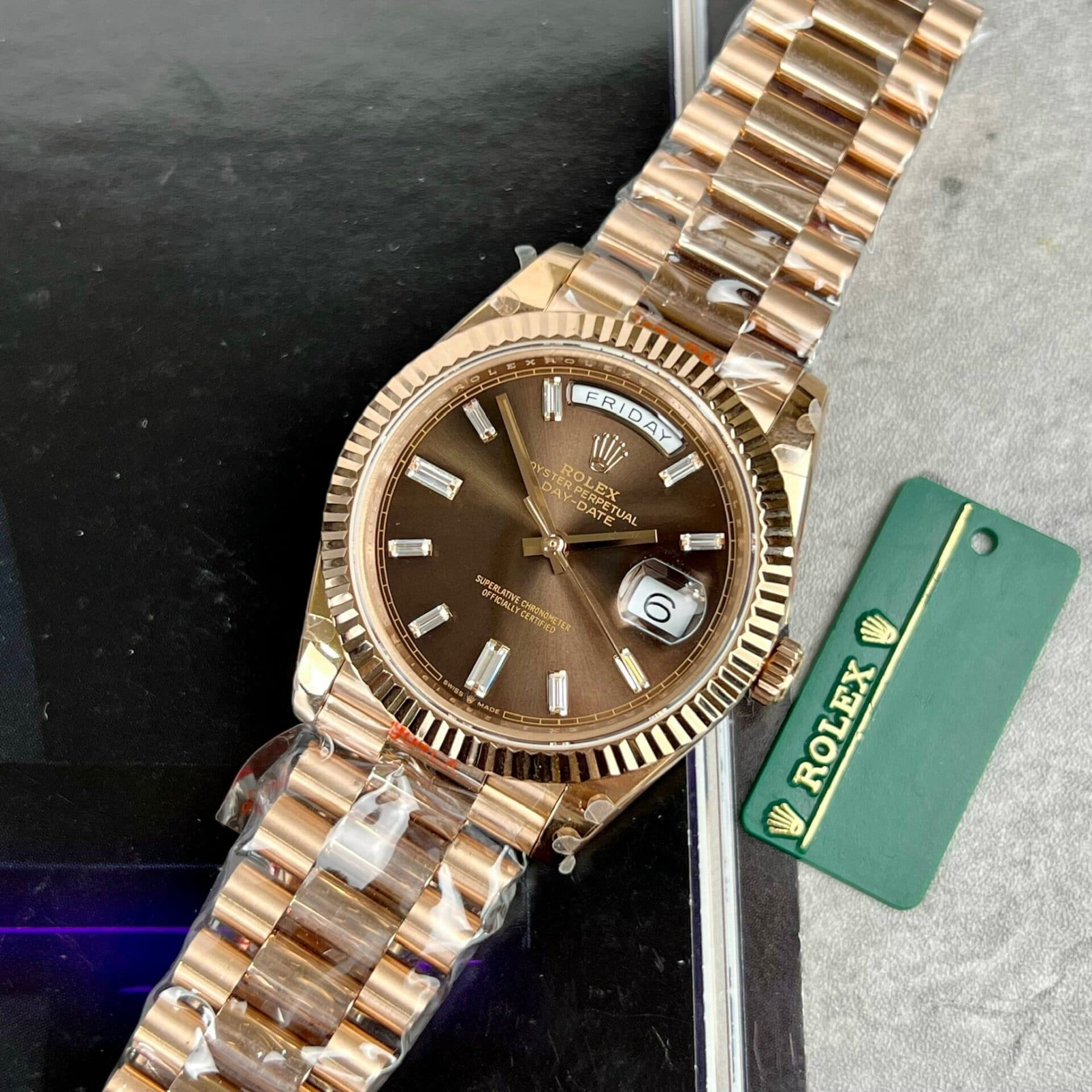 Dong-Ho-Rolex-Day-Date-228235-Replica-11-Mat-So-Chocolate-GMF-40mm-3-1
