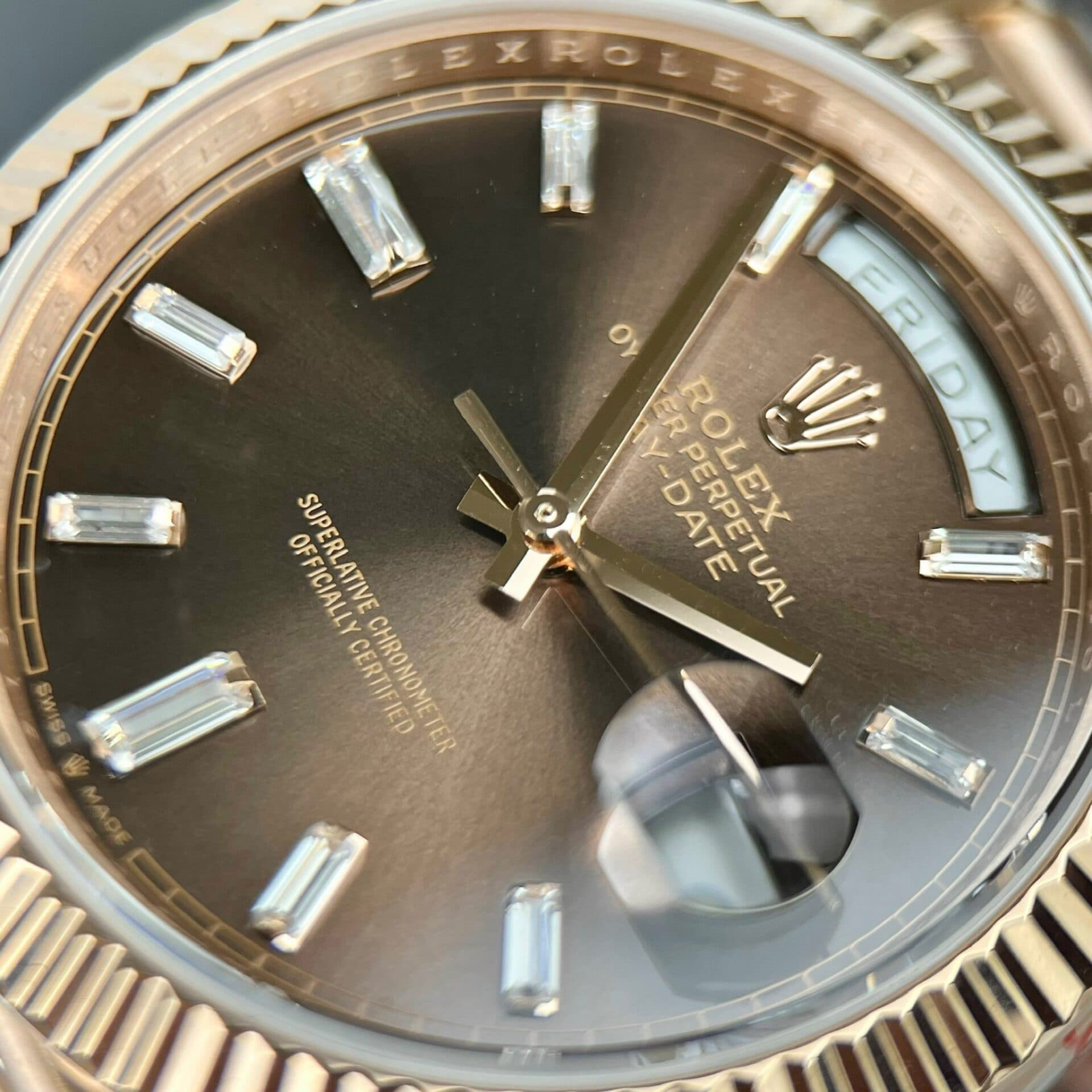 Dong-Ho-Rolex-Day-Date-228235-Replica-11-Mat-So-Chocolate-GMF-40mm-5-1