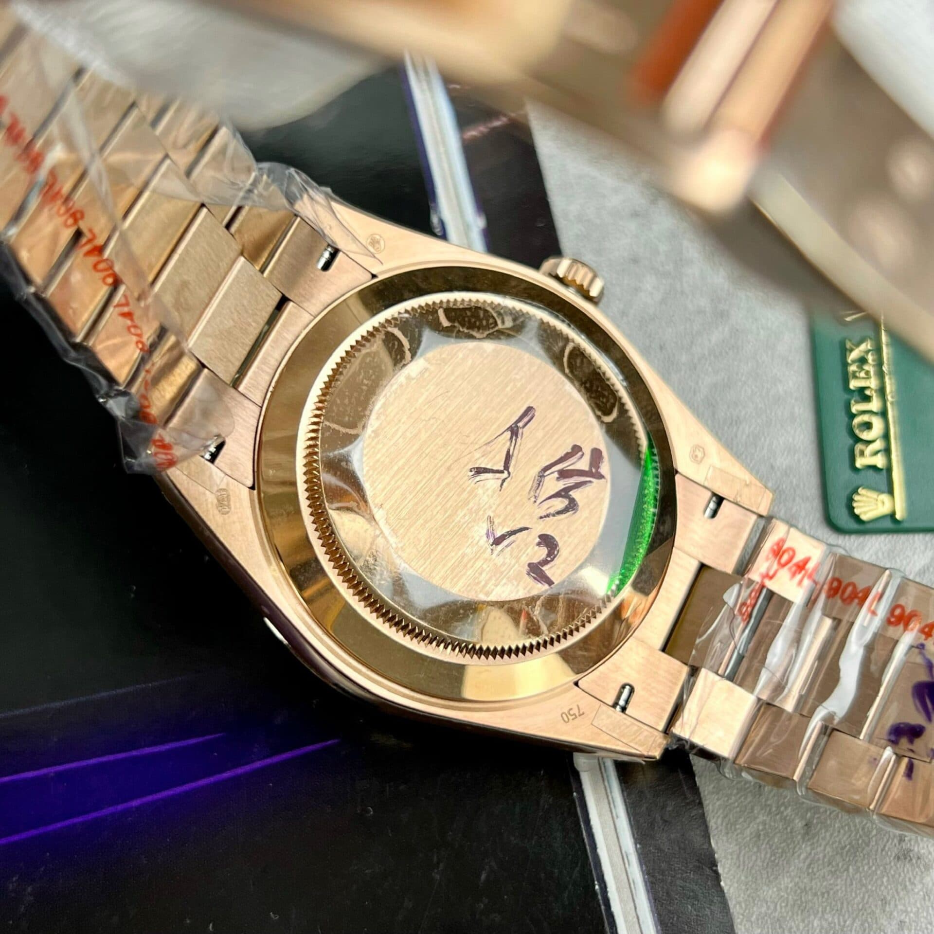Dong-Ho-Rolex-Day-Date-228235-Replica-11-Mat-So-Chocolate-GMF-40mm-9-1