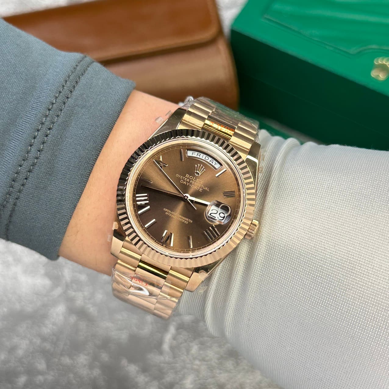 Dong-Ho-Rolex-Day-Date-228235-Rose-Gold-Mat-Chocolate-Rep-11-V2-GMF-40mm-5-1