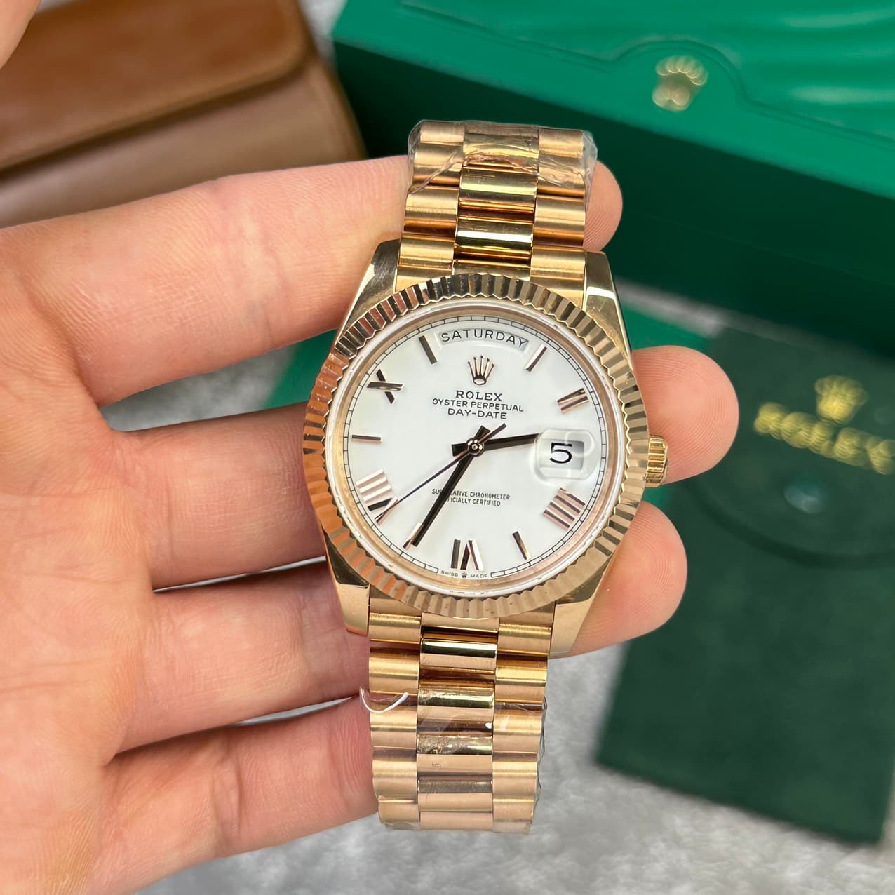 Dong-Ho-Rolex-Day-Date-228235-Rose-Gold-Rep-11-Mat-Trang-V2-GM-Factory-40mm-4-1