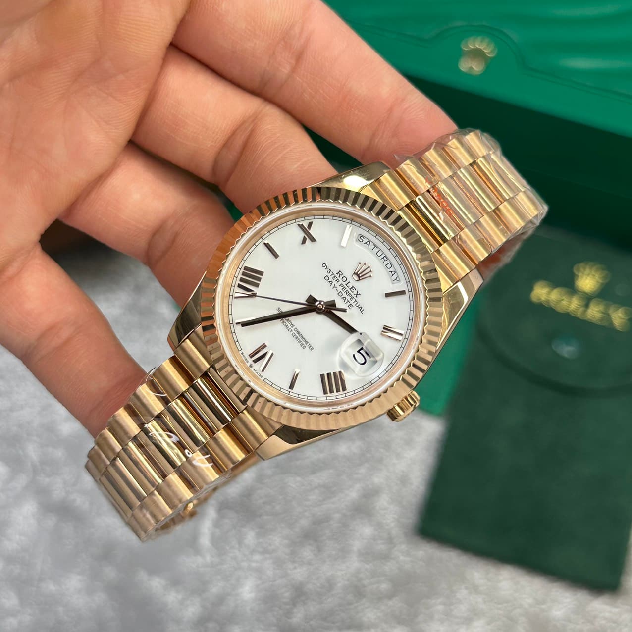 Dong-Ho-Rolex-Day-Date-228235-Rose-Gold-Rep-11-Mat-Trang-V2-GM-Factory-40mm-5-1