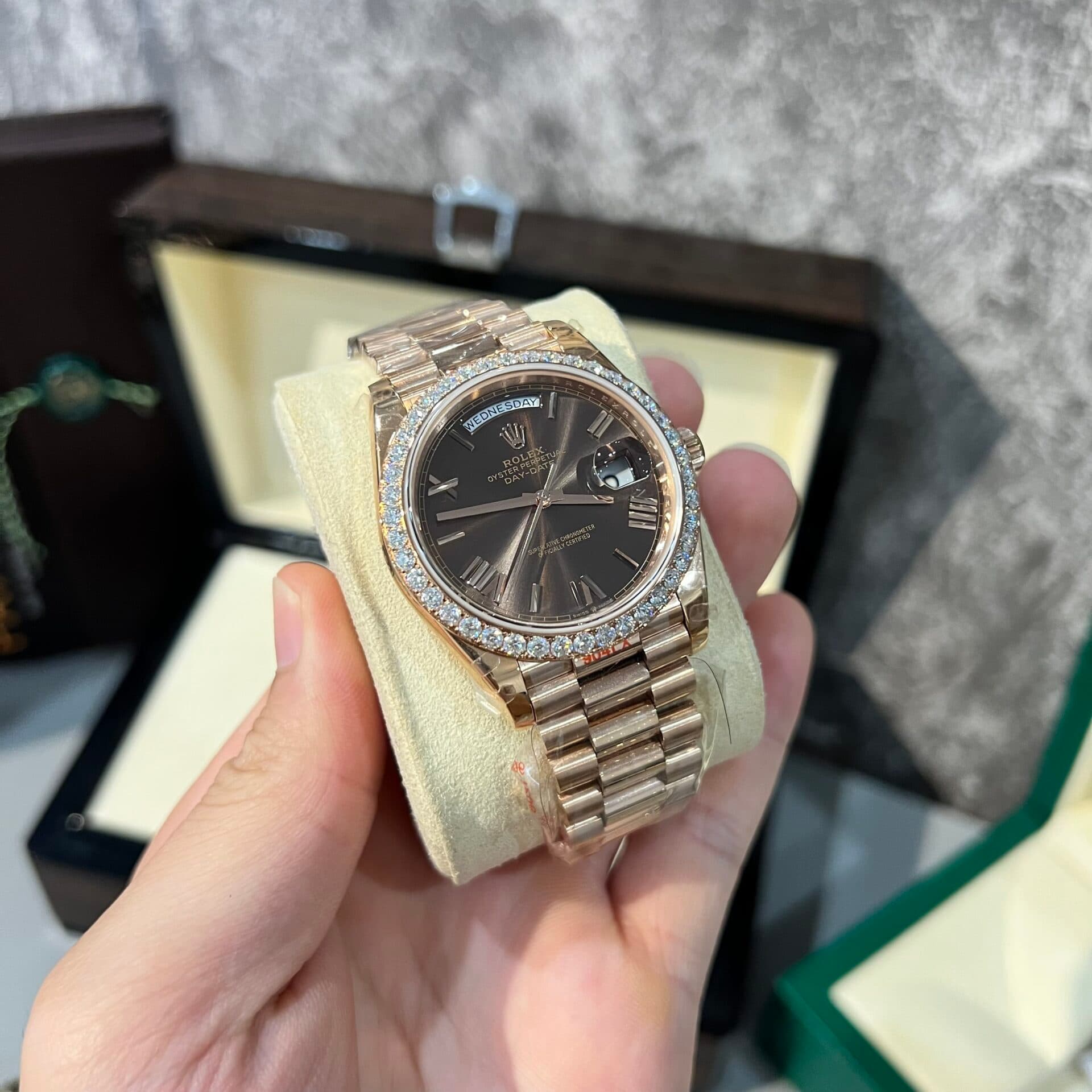 Dong-Ho-Rolex-Day-Date-228235-Tinh-Chinh-Do-Moissanite-40mm-2-1