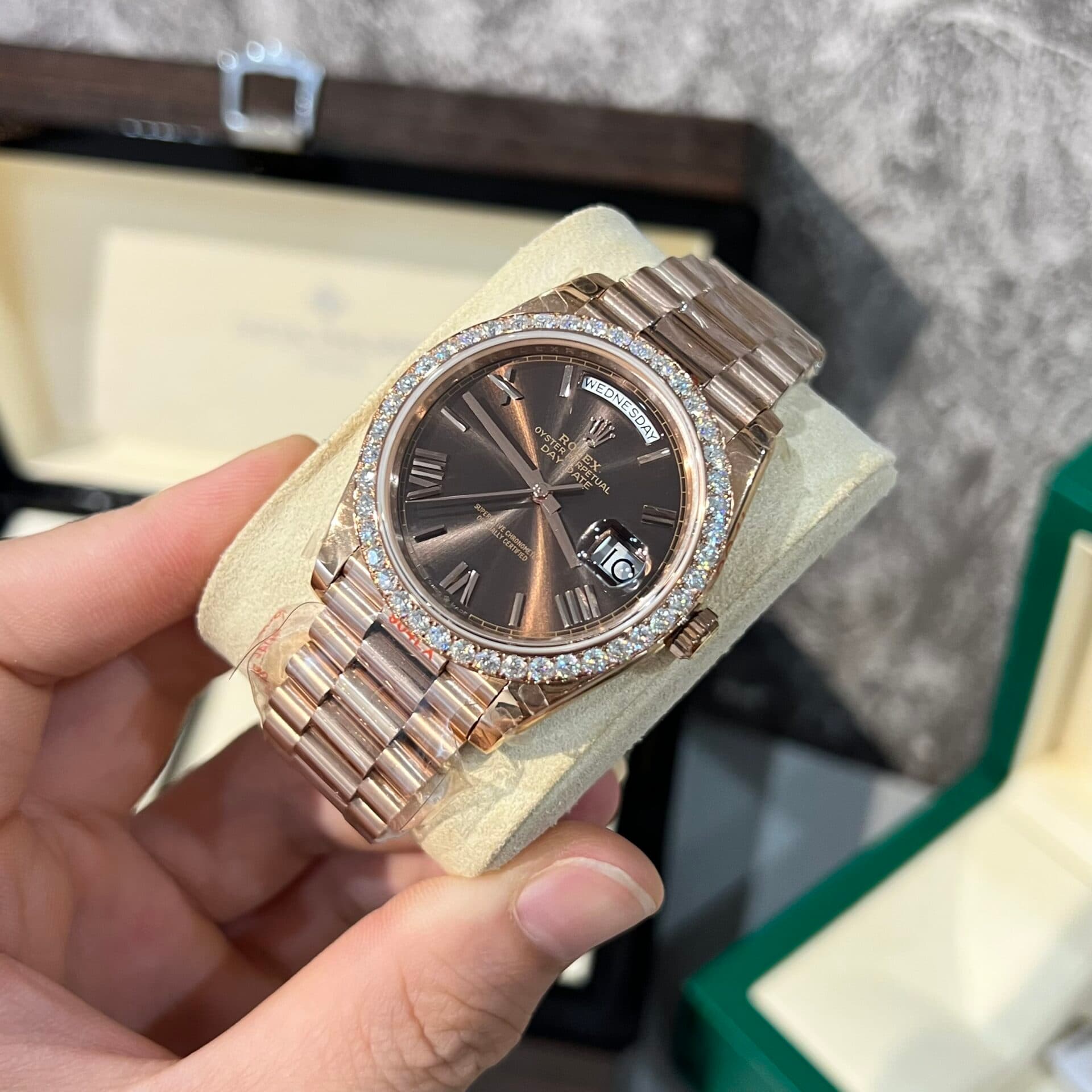 Dong-Ho-Rolex-Day-Date-228235-Tinh-Chinh-Do-Moissanite-40mm-5-1