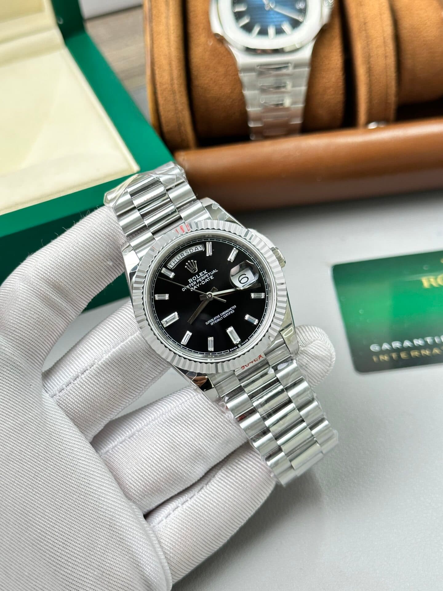 Dong-Ho-Rolex-Day-Date-228236-Rep-11-Nang-167gr-Mat-Den-GM-Factory-40mm-2-1