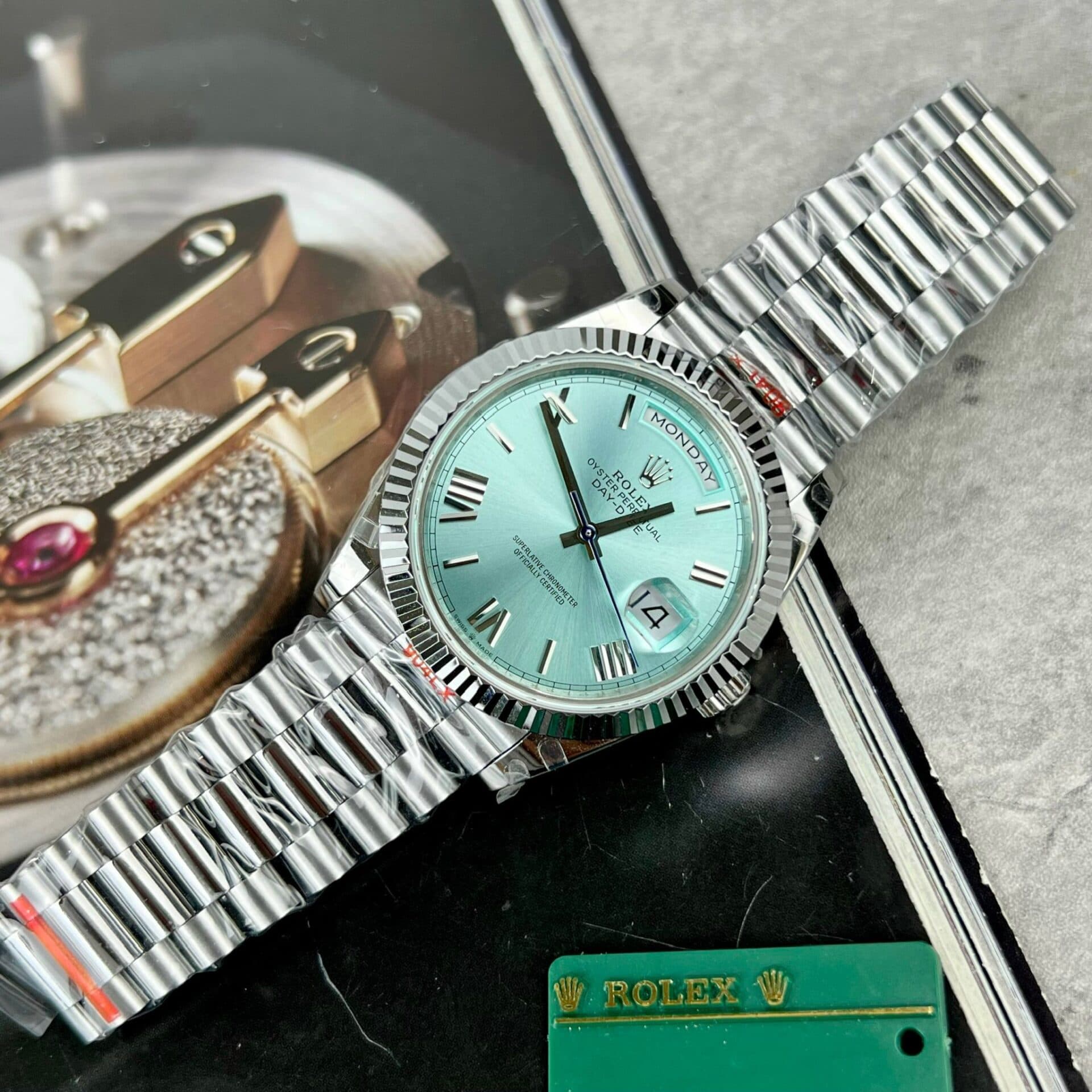 Dong-Ho-Rolex-Day-Date-228236-Replica-11-Mat-Xanh-Bang-Nha-May-GM-40mm-1-1