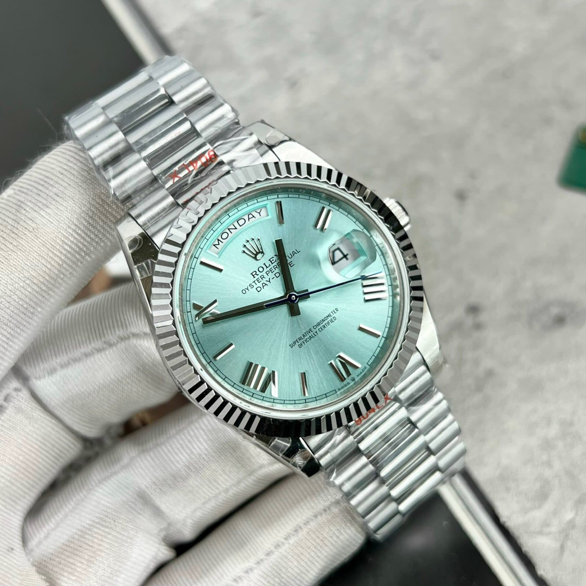 Dong-Ho-Rolex-Day-Date-228236-Replica-11-Mat-Xanh-Bang-Nha-May-GM-40mm-6-1