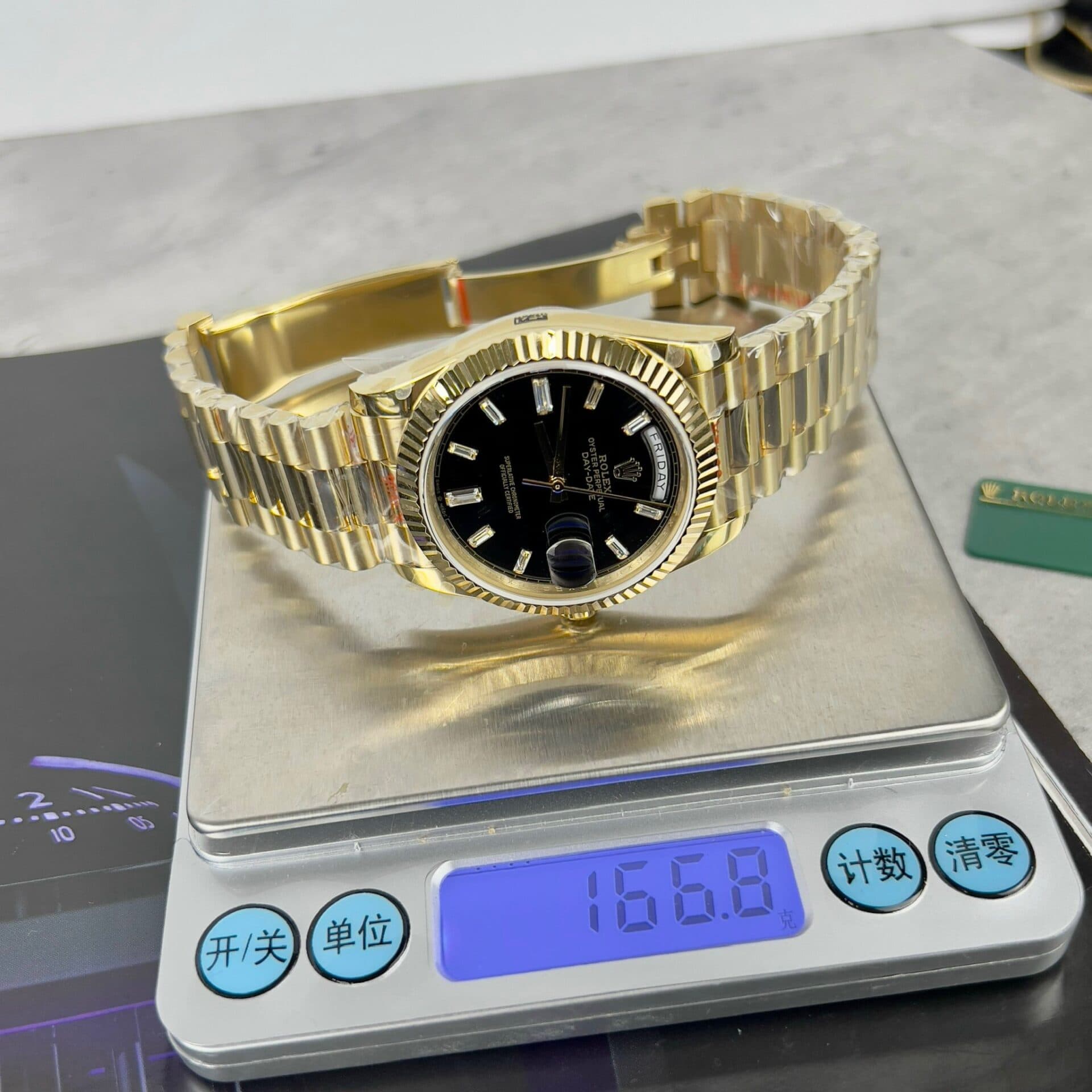 Dong-Ho-Rolex-Day-Date-228238-Replica-11-Mat-Den-Coc-Dinh-Da-GM-Factory-40mm-1-1