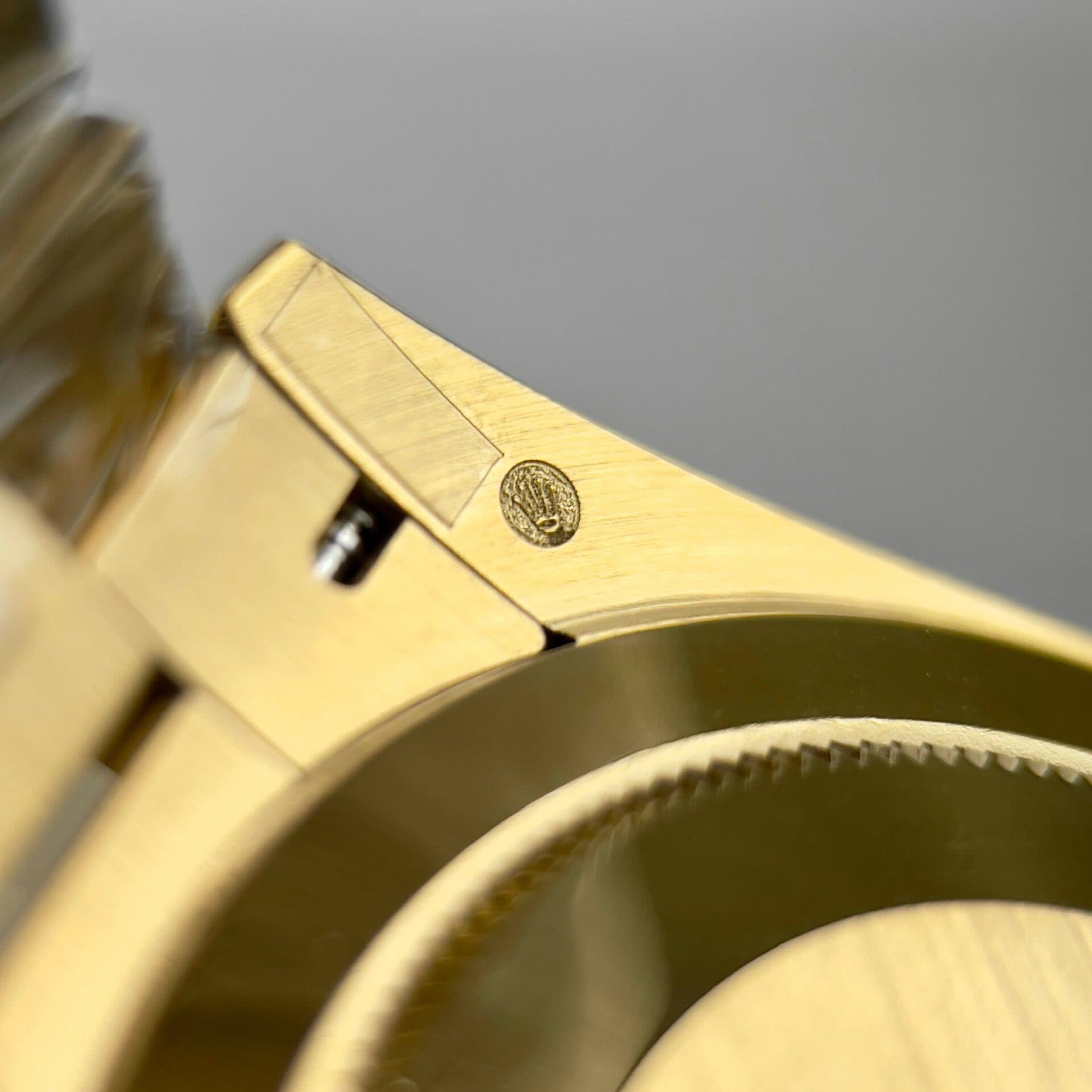 Dong-Ho-Rolex-Day-Date-228238-Replica-11-Mat-Den-Coc-Dinh-Da-GM-Factory-40mm-9-1