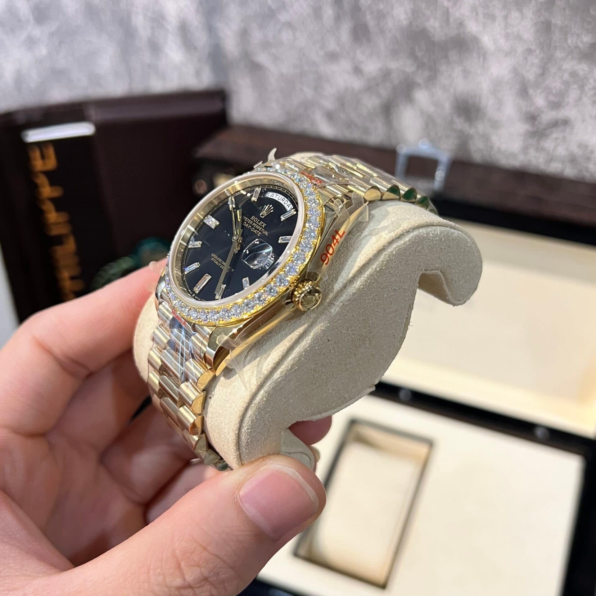 Dong-Ho-Rolex-Day-Date-228238-Tinh-Chinh-Do-Kim-Cuong-Moissanite-40mm-1-1