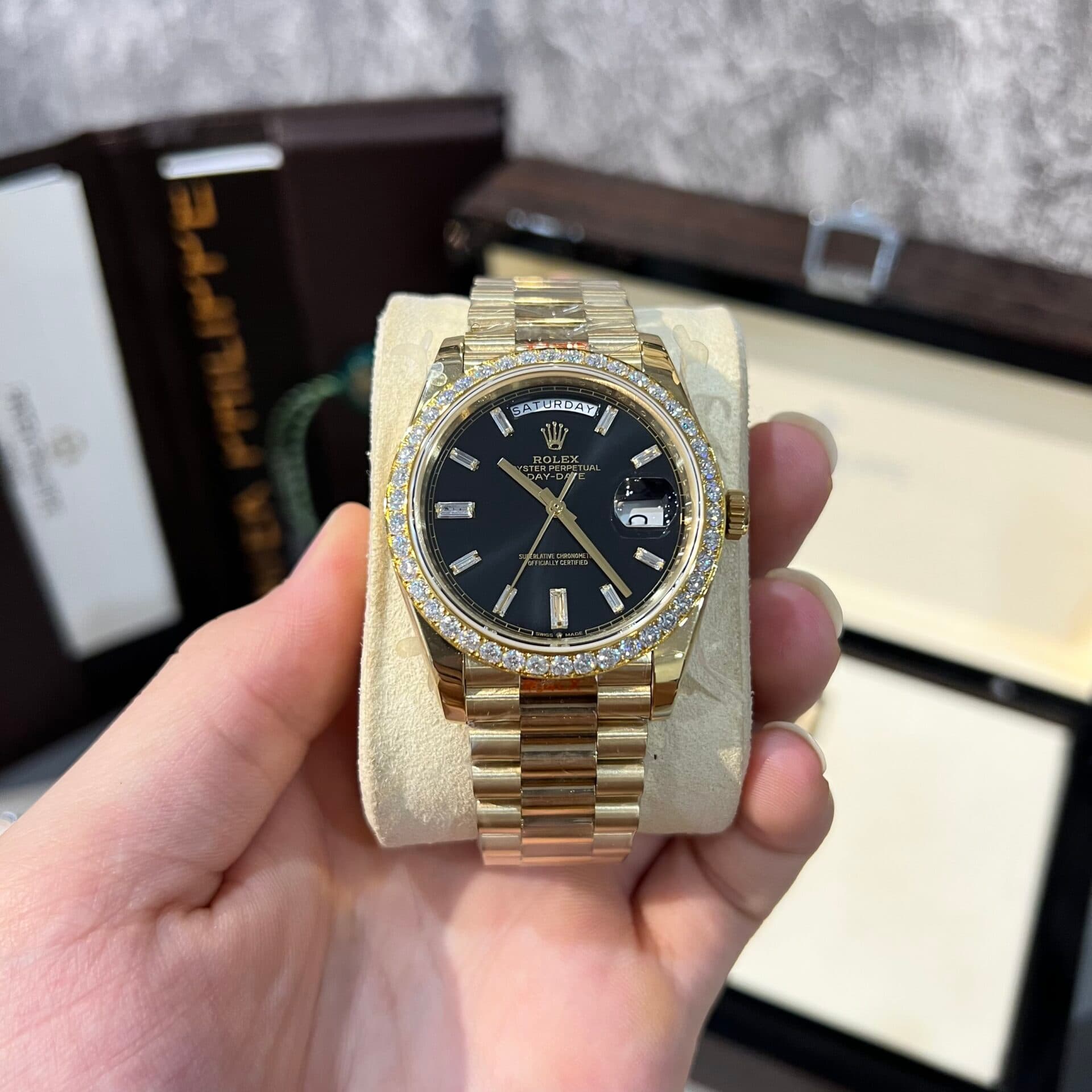 Dong-Ho-Rolex-Day-Date-228238-Tinh-Chinh-Do-Kim-Cuong-Moissanite-40mm-3-1