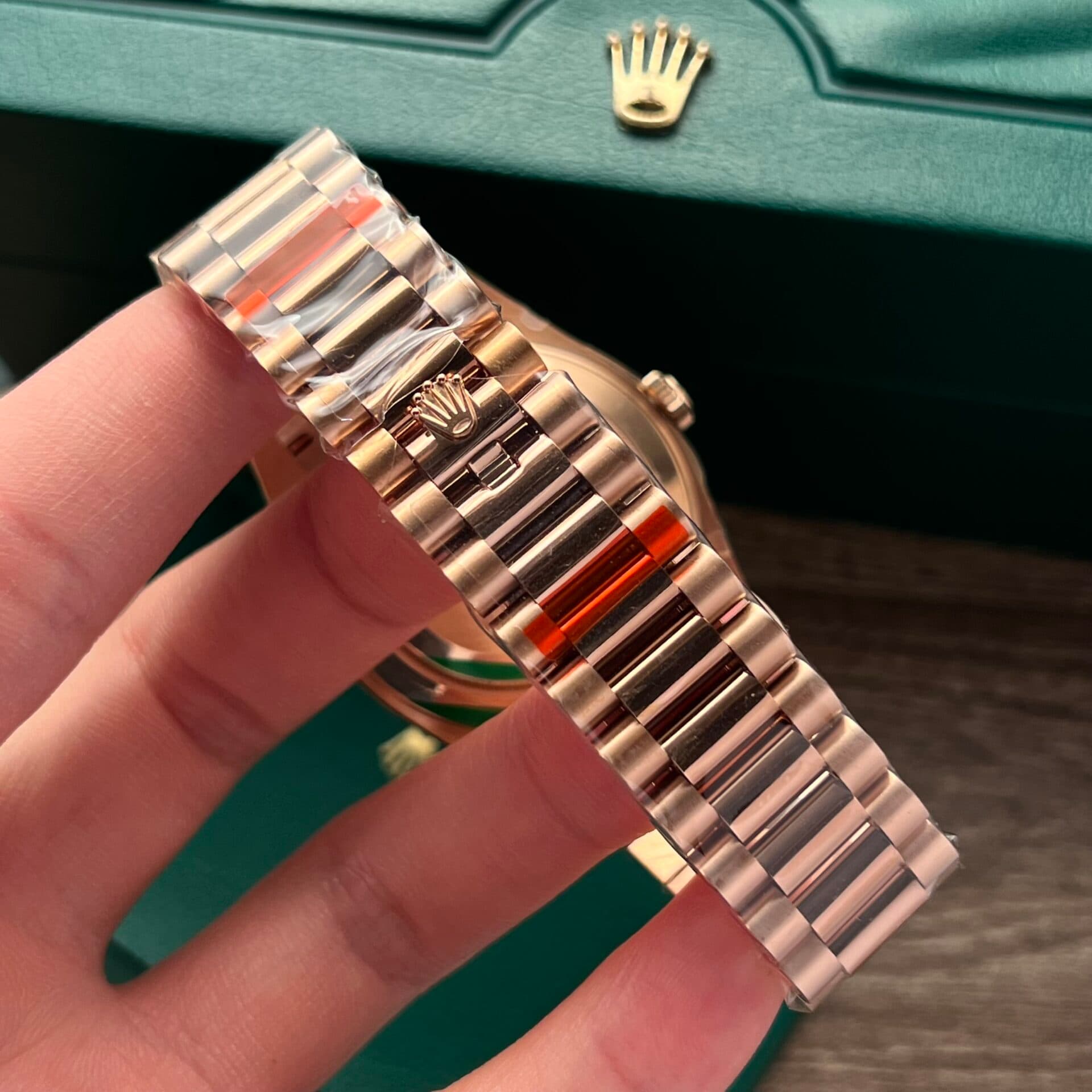 Dong-Ho-Rolex-Day-Date-228345RBR-Mat-Chocolate-Fake-11-2-1
